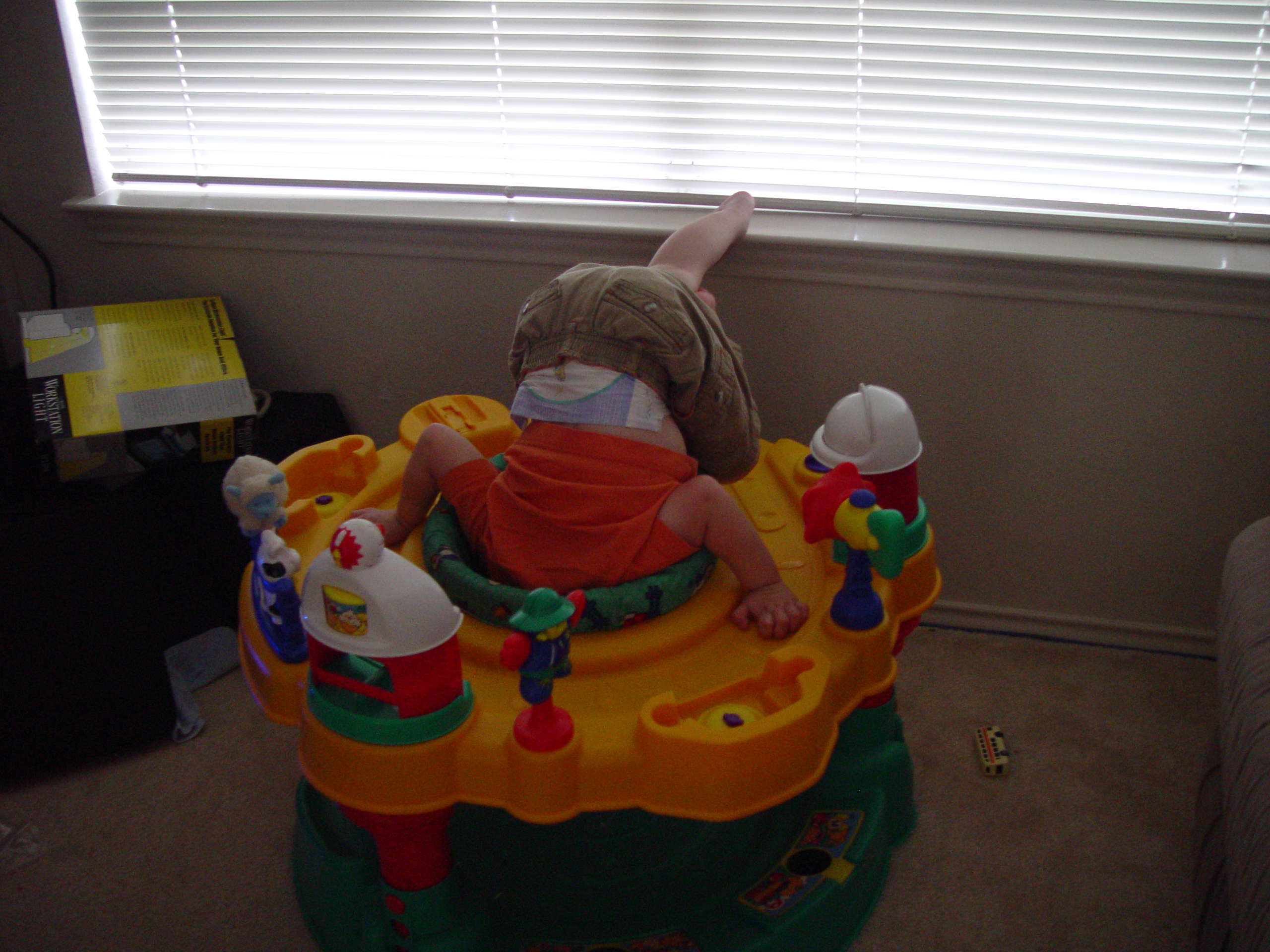 Zack and Ava (Wagon & Giraffe Costumes), Painting the Bathroom