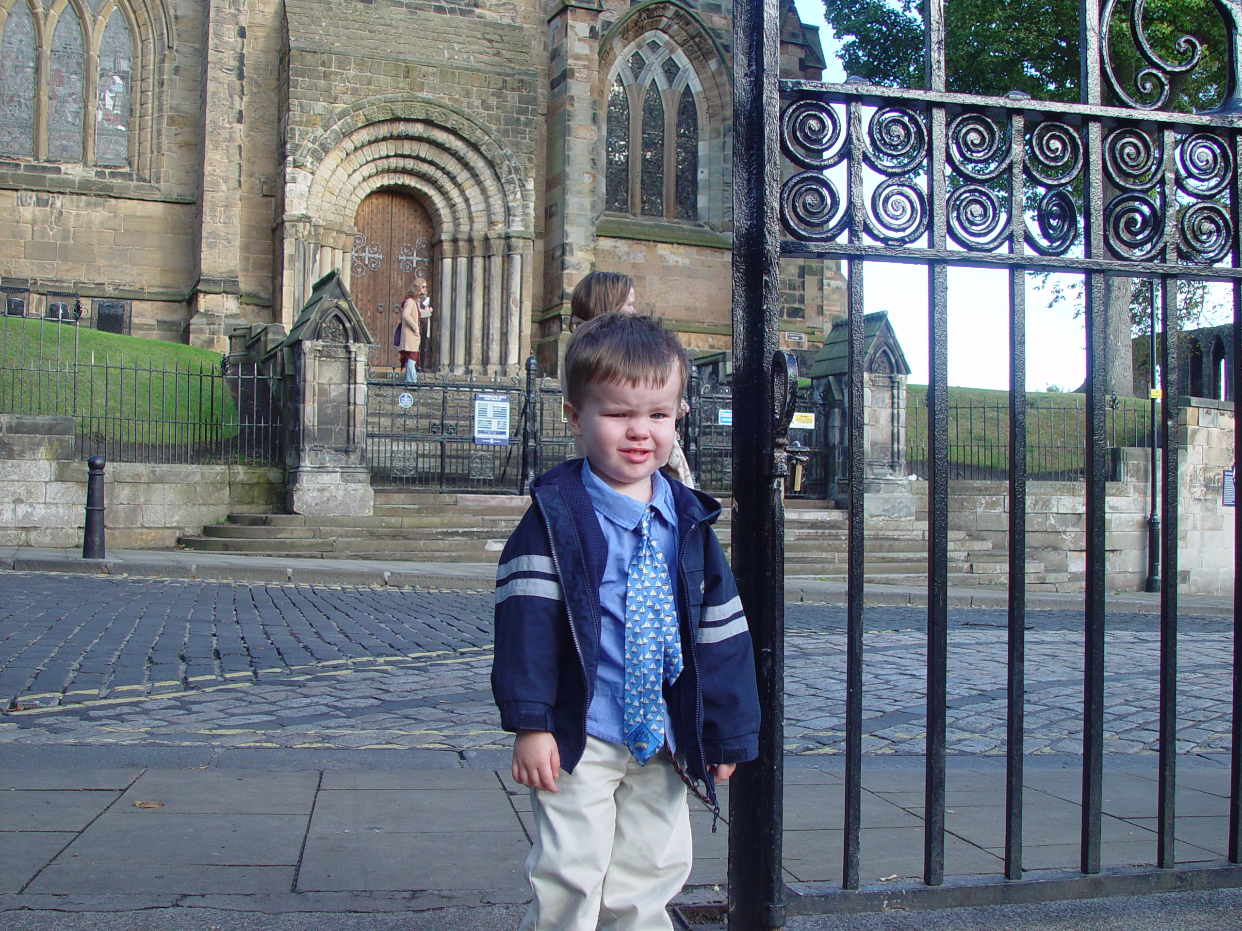 Europe Trip 2005 - Scotland Day 2 (Dunfermline Abbey, Loch Leven Castle, Kirkmichael (The Log Cabin Hotel))