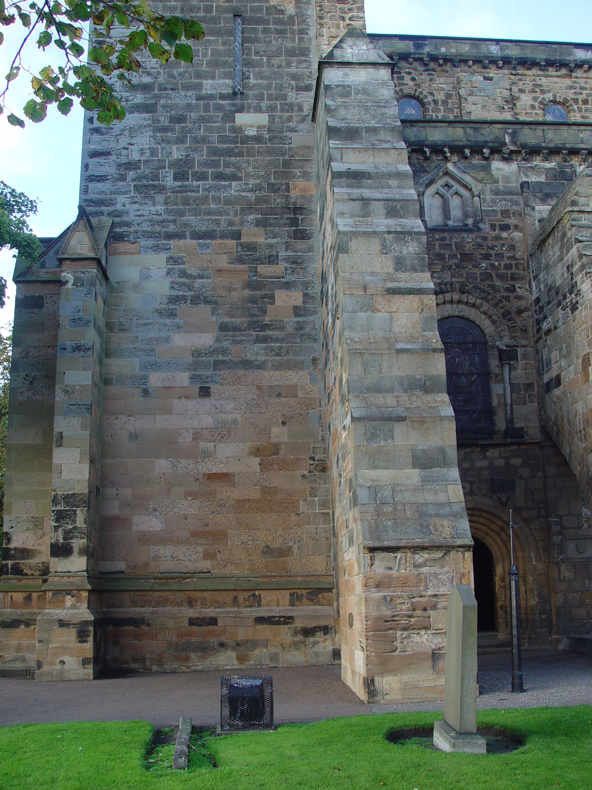 Europe Trip 2005 - Scotland Day 2 (Dunfermline Abbey, Loch Leven Castle, Kirkmichael (The Log Cabin Hotel))