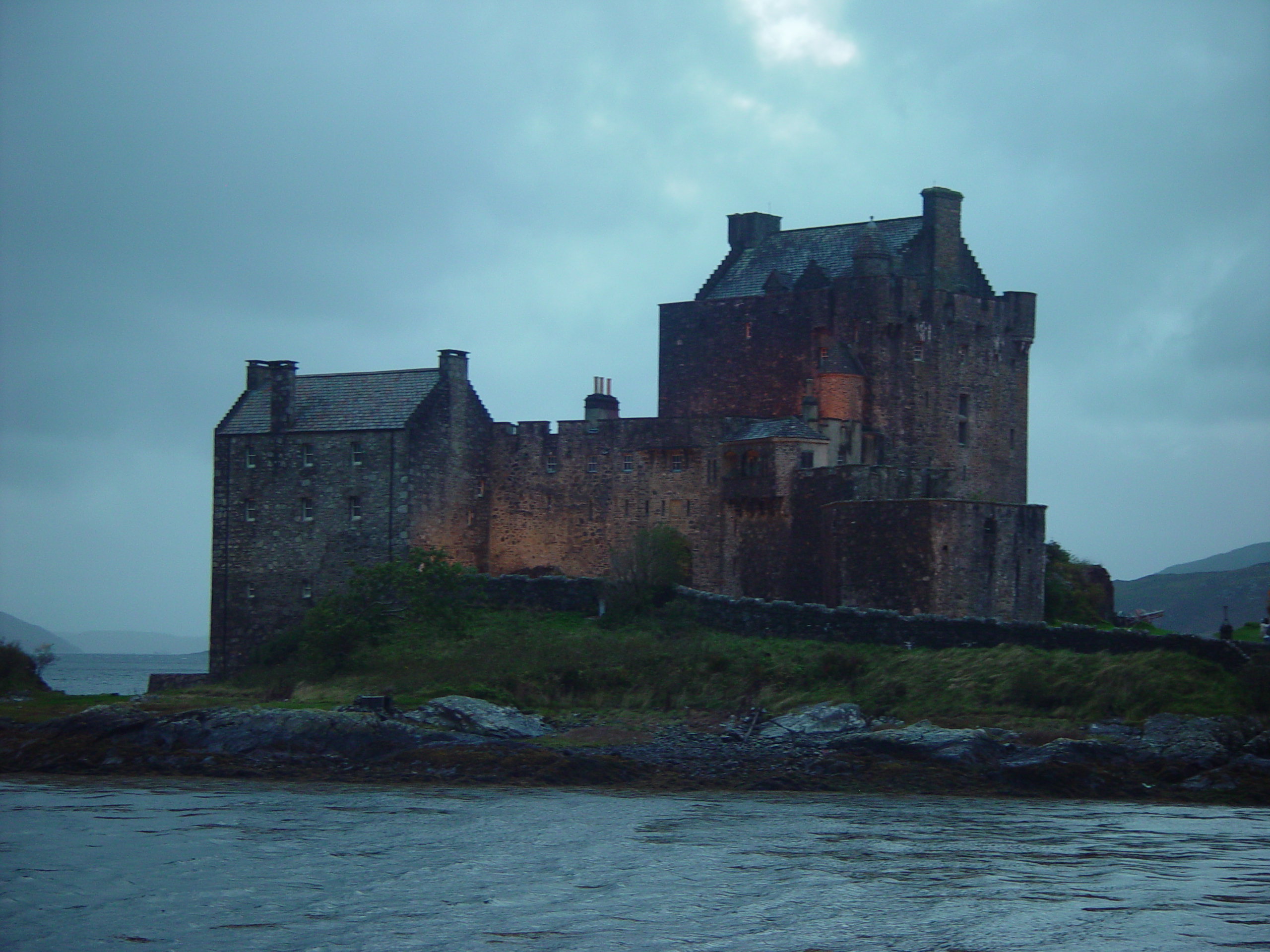 Europe Trip 2005 - Scotland Day 3 (Eilean Donan Castle, The Isle of Skye Bridge, Portree (The Pink Guest House))