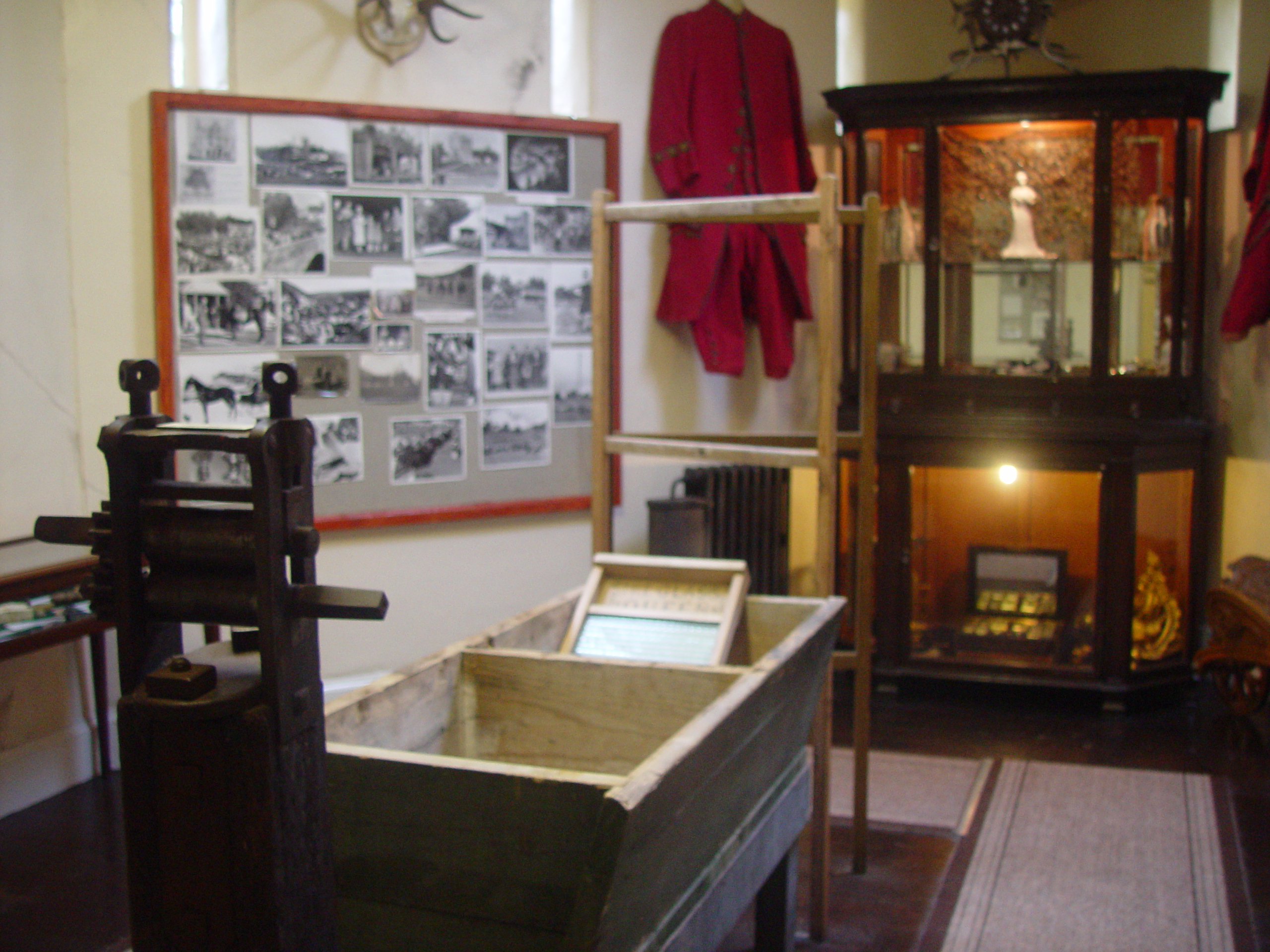 Europe Trip 2005 - Scotland Day 5 (Clunie Lodge (Braemar), Braemar Castle, Glenbuchat Castle, Scottish Highland Cows)