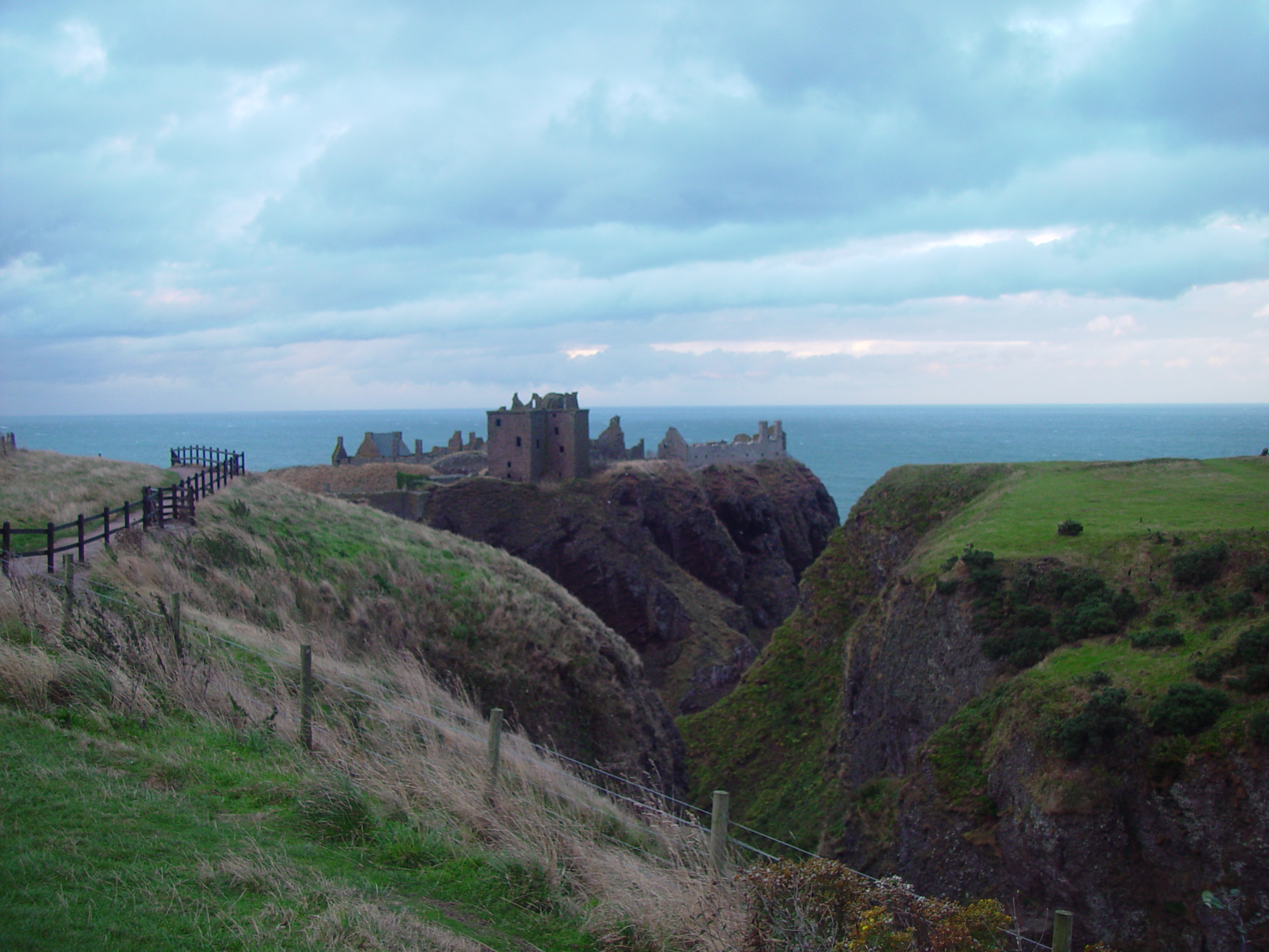 Europe Trip 2005 - Scotland Day 5 (Dunnottar Castle, Dundee: The Scott Boys (Michael, Wayne, & Lee), Betty & Jean))