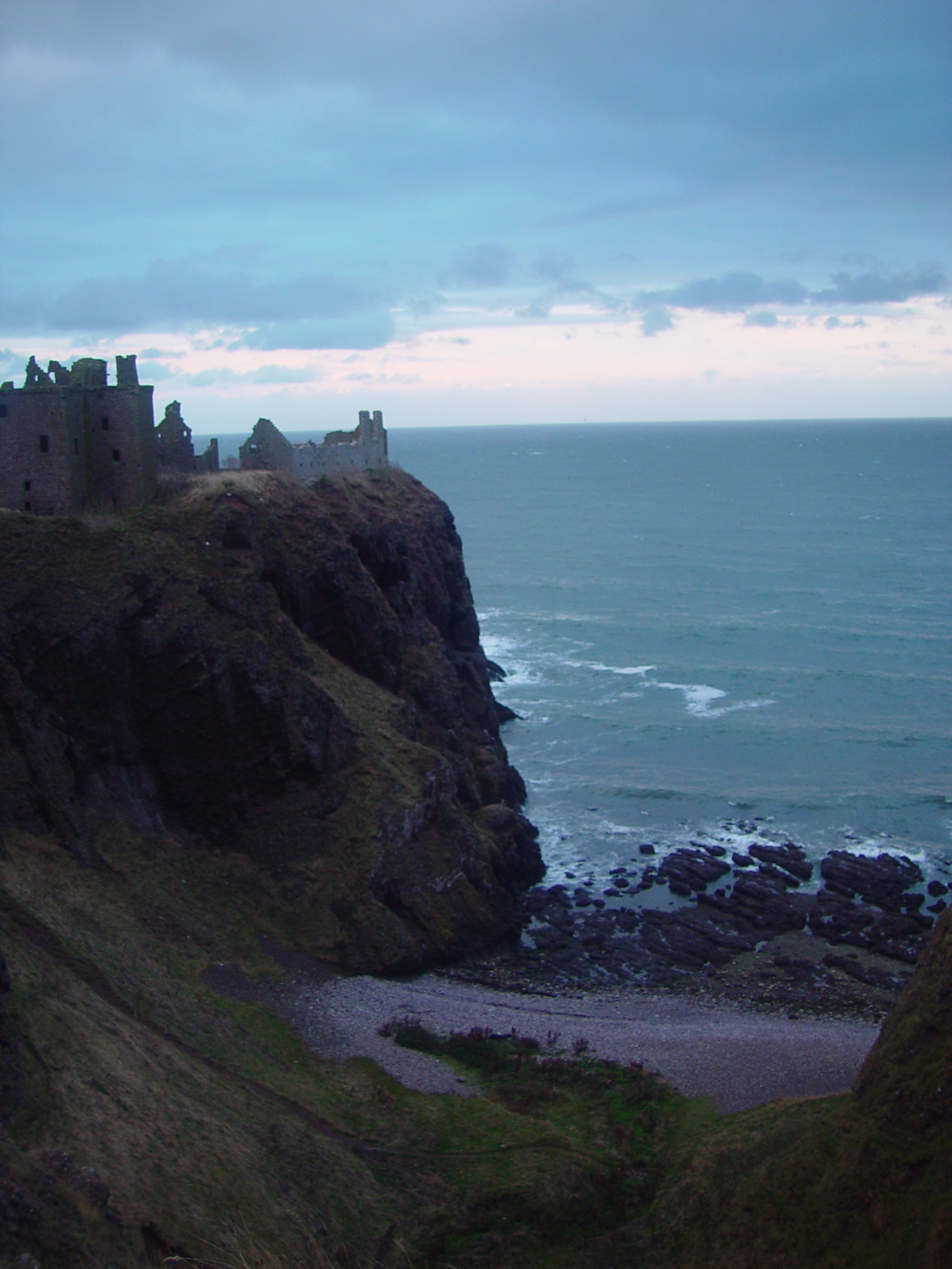 Europe Trip 2005 - Scotland Day 5 (Dunnottar Castle, Dundee: The Scott Boys (Michael, Wayne, & Lee), Betty & Jean))