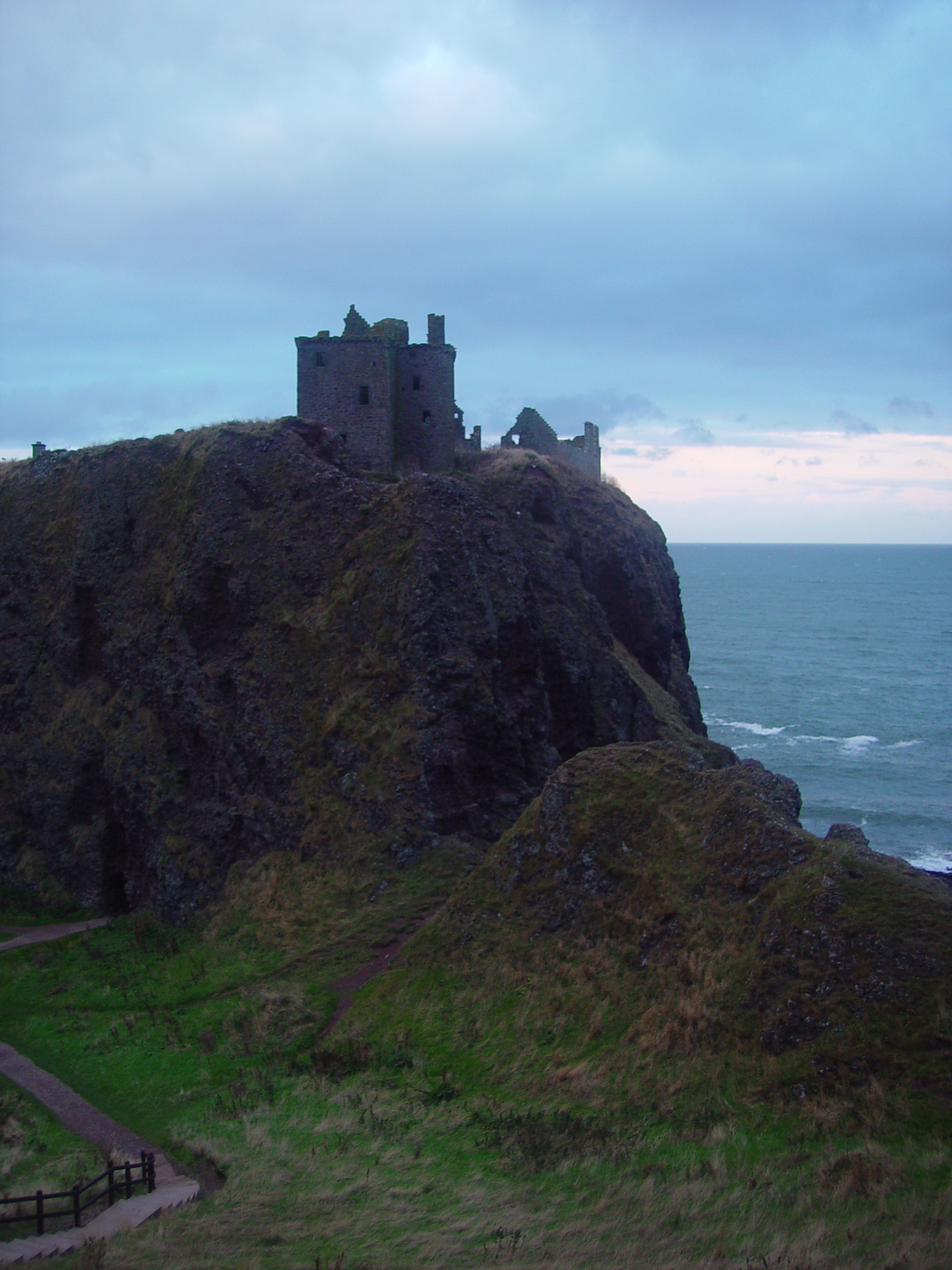 Europe Trip 2005 - Scotland Day 5 (Dunnottar Castle, Dundee: The Scott Boys (Michael, Wayne, & Lee), Betty & Jean))