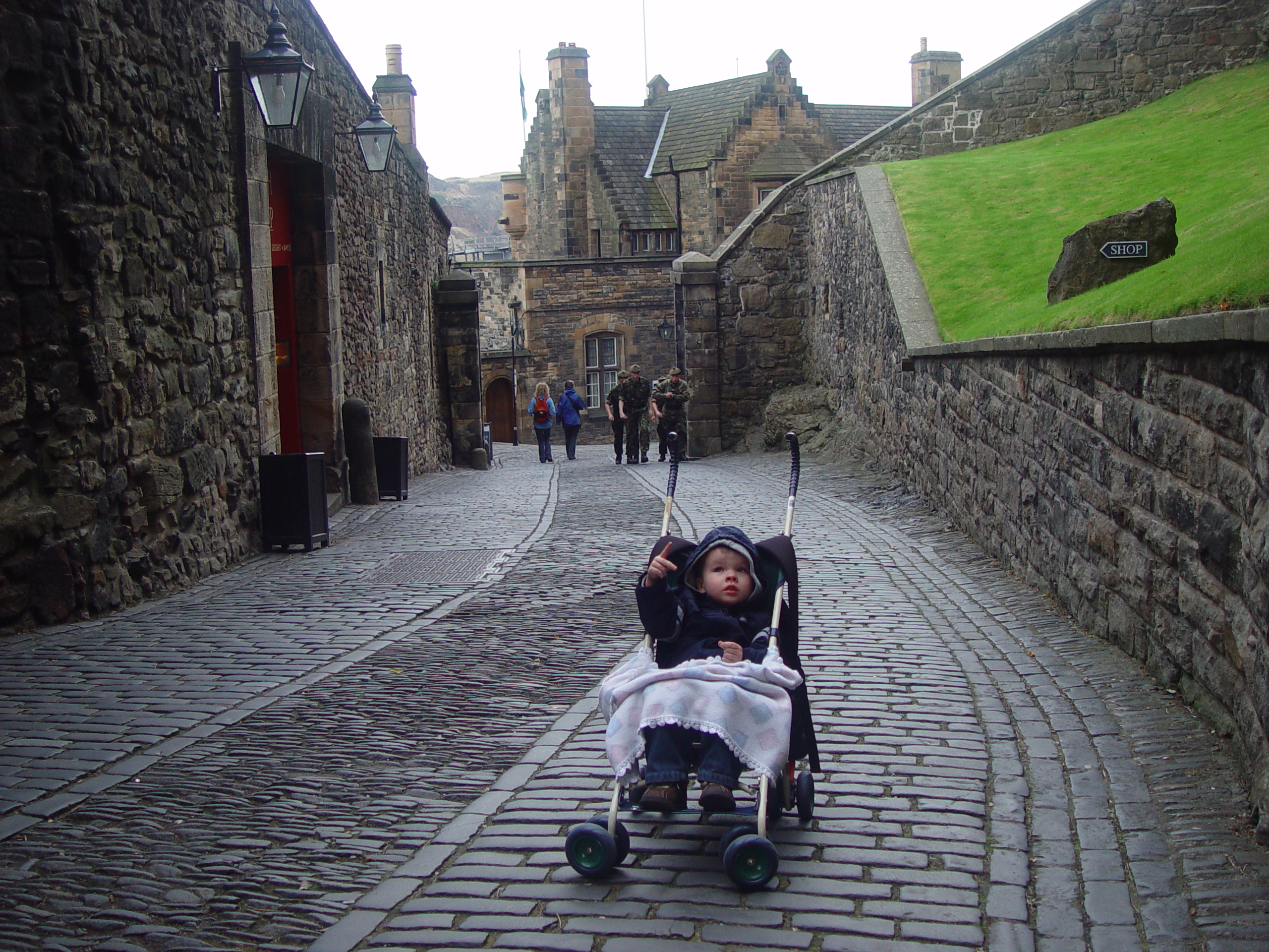 Europe Trip 2005 - Scotland Day 6 (Fish & Chips at the Anstruther Fish Bar, Edinburgh: Edinburgh Castle)