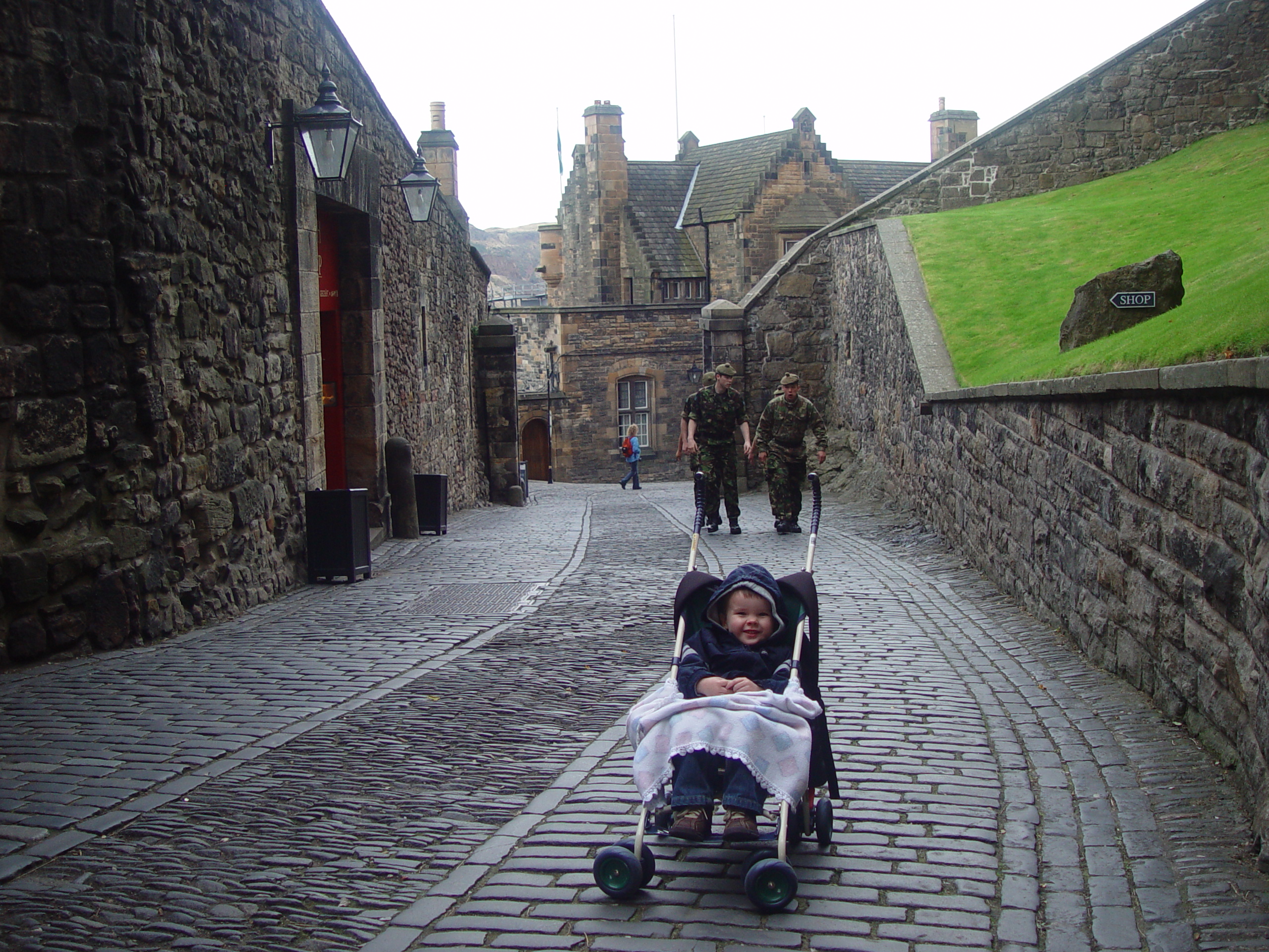 Europe Trip 2005 - Scotland Day 6 (Fish & Chips at the Anstruther Fish Bar, Edinburgh: Edinburgh Castle)