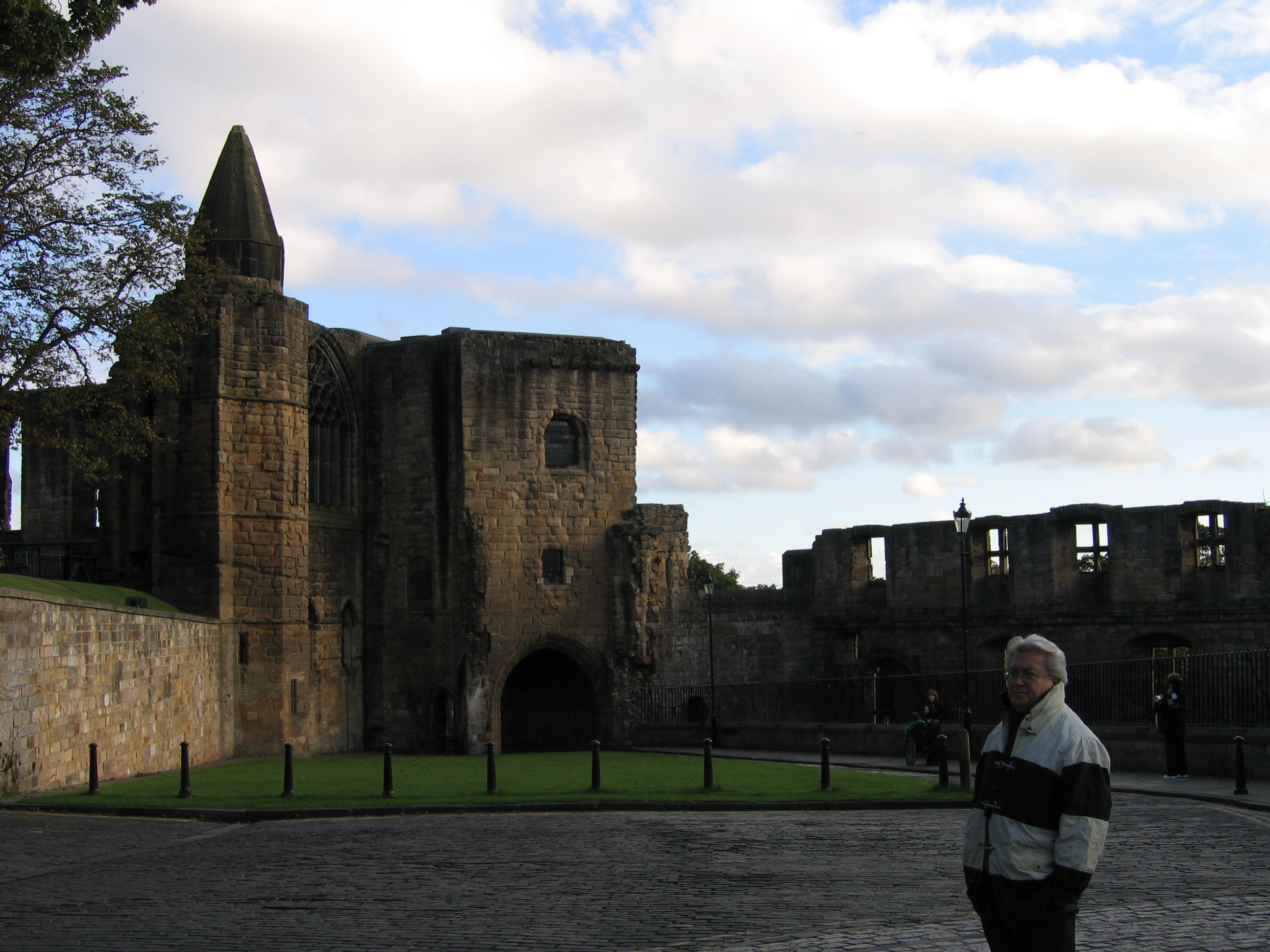 Europe Trip 2005 - Scotland Day 2 (Dunfermline Abbey, Loch Leven Castle, Kirkmichael (The Log Cabin Hotel))