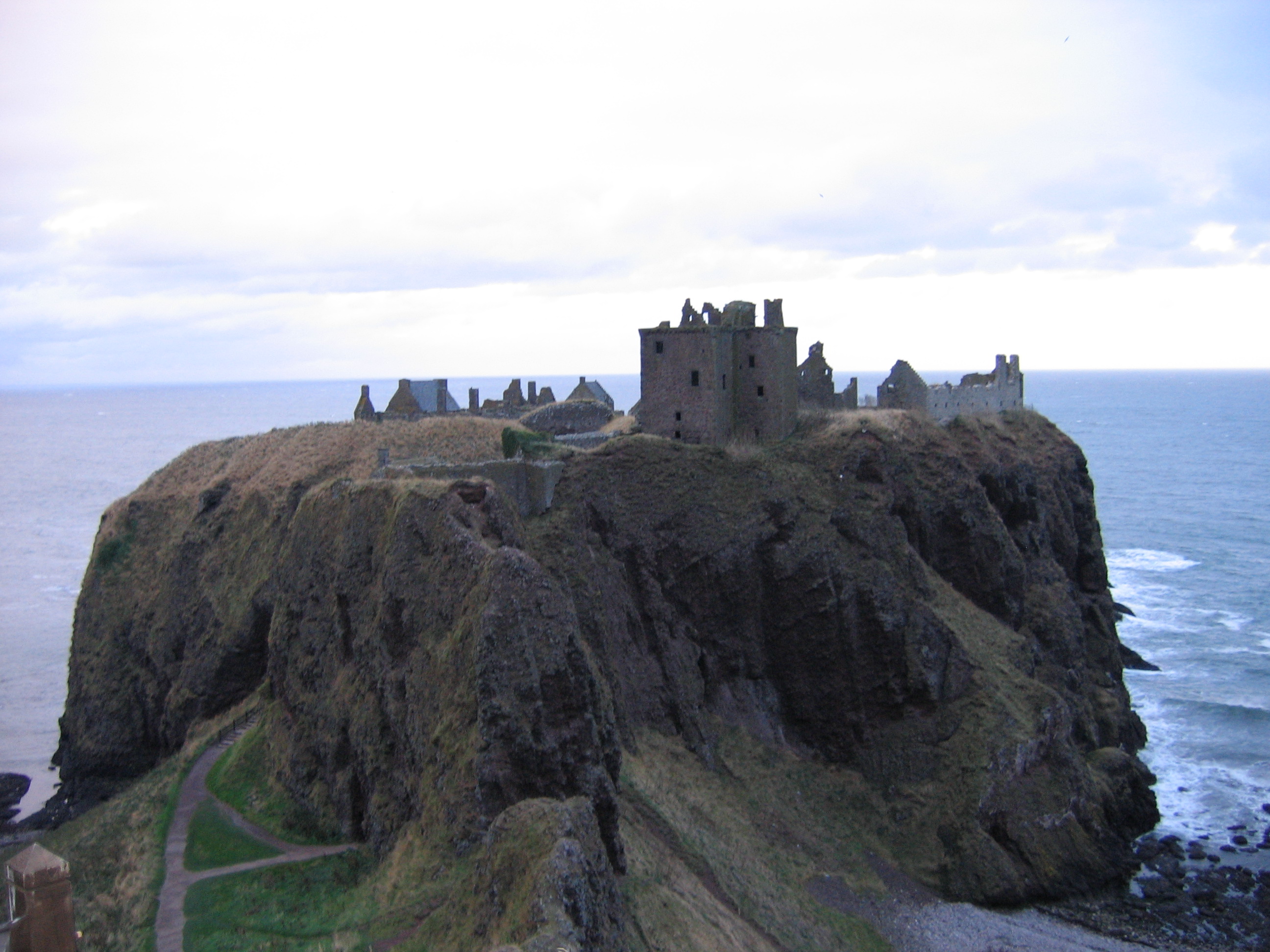 Europe Trip 2005 - Scotland Day 5 (Dunnottar Castle, Dundee: The Scott Boys (Michael, Wayne, & Lee), Betty & Jean))