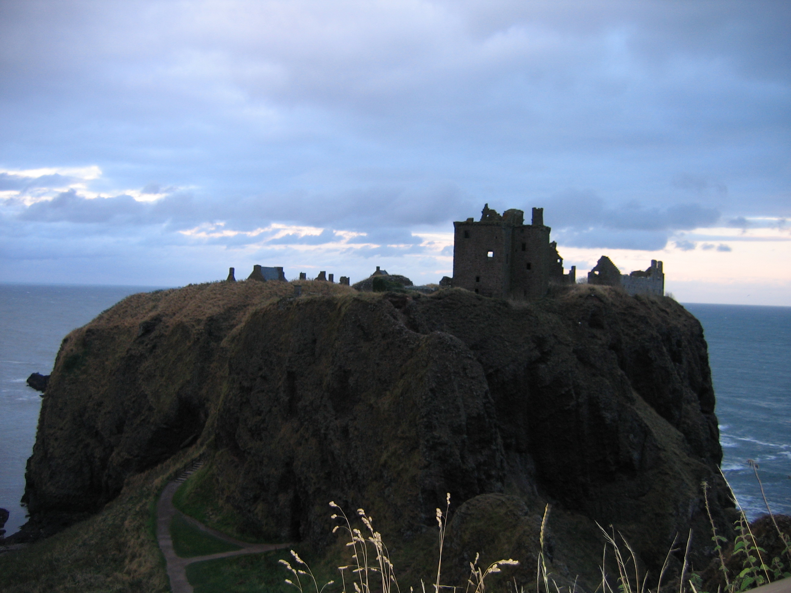 Europe Trip 2005 - Scotland Day 5 (Dunnottar Castle, Dundee: The Scott Boys (Michael, Wayne, & Lee), Betty & Jean))