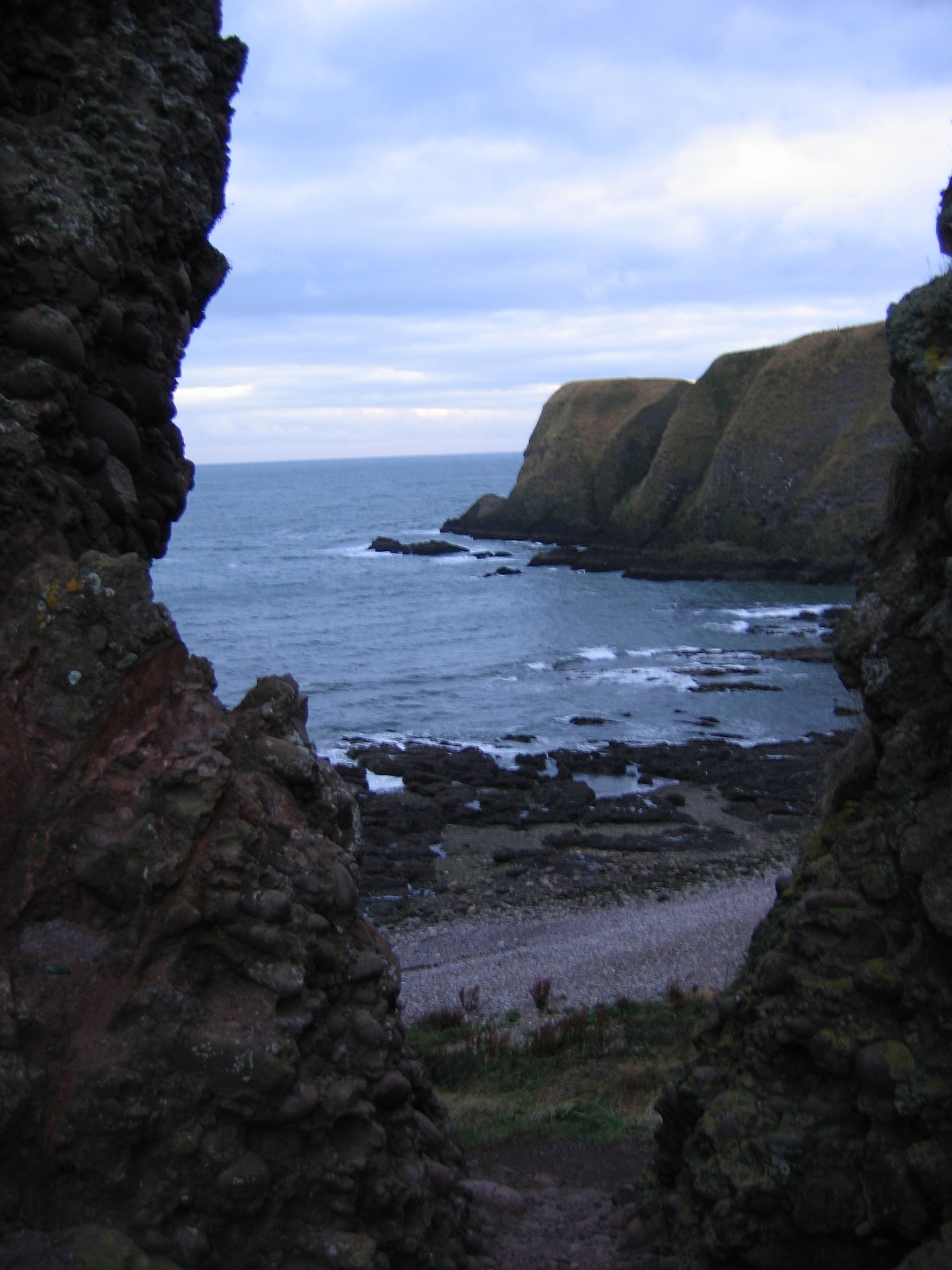 Europe Trip 2005 - Scotland Day 5 (Dunnottar Castle, Dundee: The Scott Boys (Michael, Wayne, & Lee), Betty & Jean))