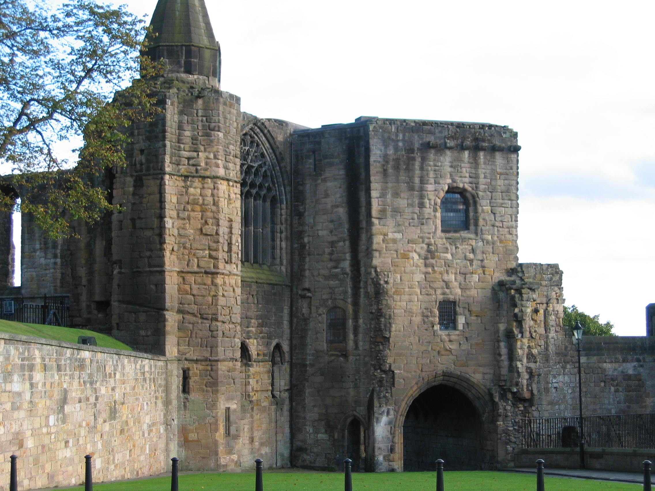 Europe Trip 2005 - Scotland Day 2 (Dunfermline Abbey, Loch Leven Castle, Kirkmichael (The Log Cabin Hotel))