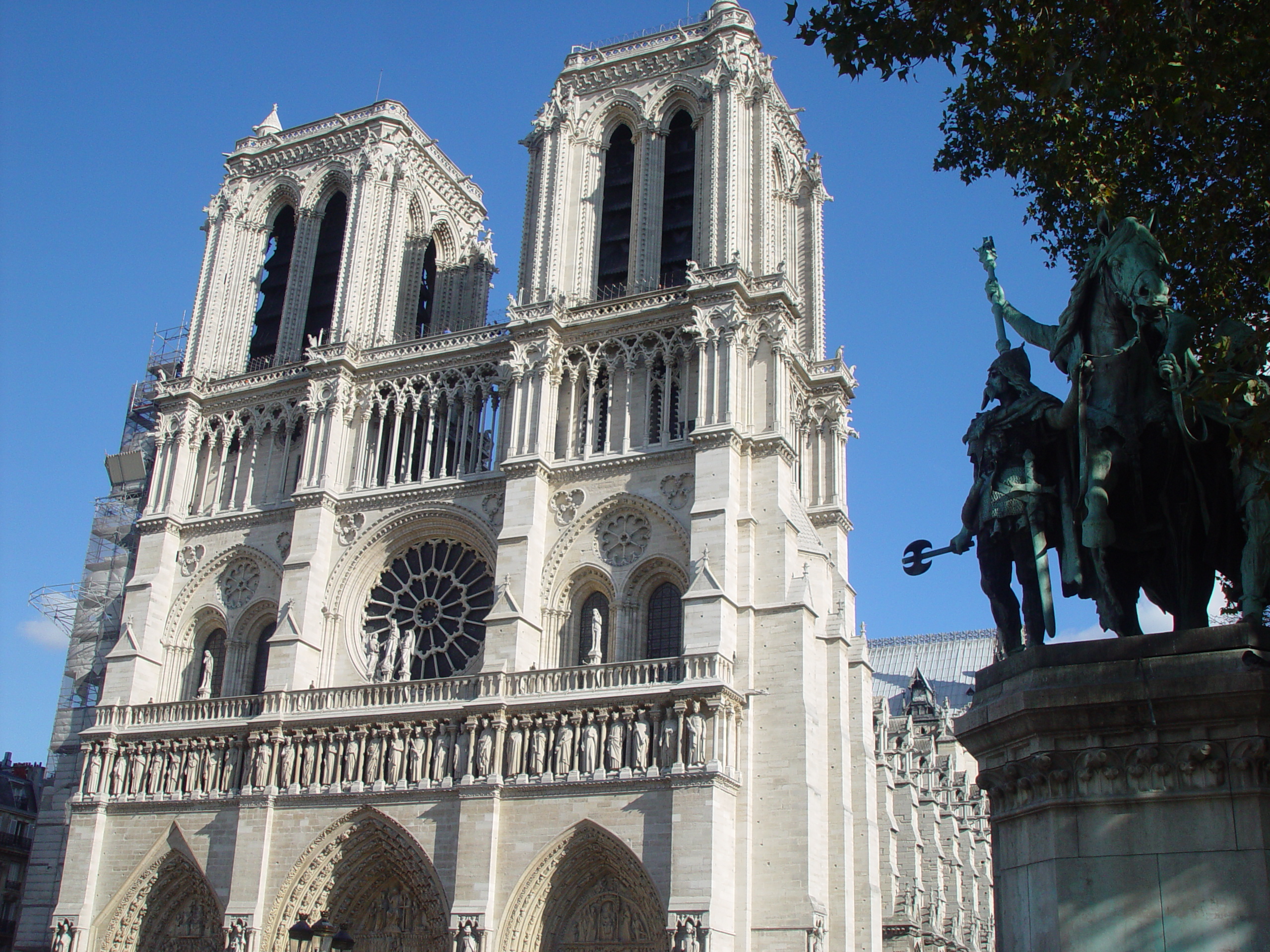 Europe Trip 2005 - France (Paris - Louvre Museum, Notre Dame de Paris, The Crazy Dancing Man)