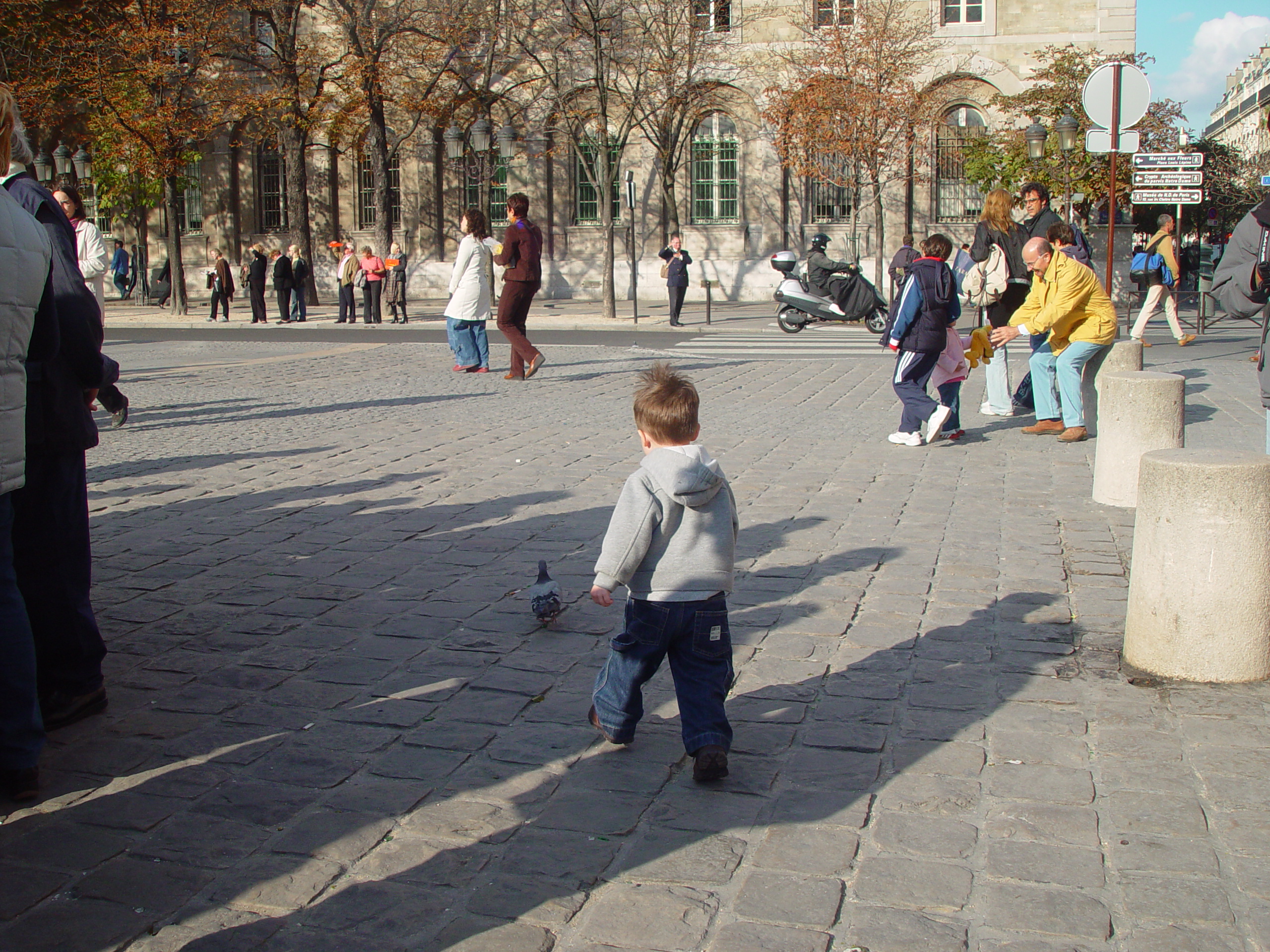 Europe Trip 2005 - France (Paris - Louvre Museum, Notre Dame de Paris, The Crazy Dancing Man)