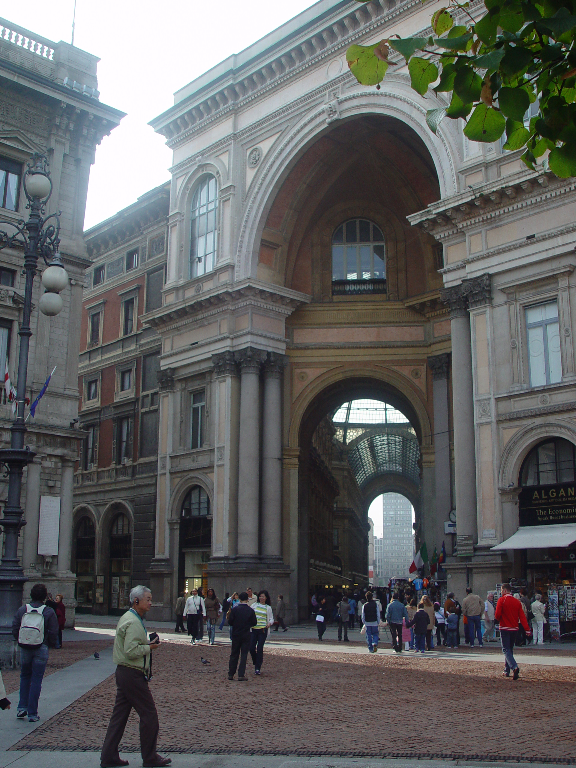 Europe Trip 2005 - Italy (Milan - Duomo, Galleria Vittorio Emanuele, Italian Pizza, La Scala, Leonardo's 