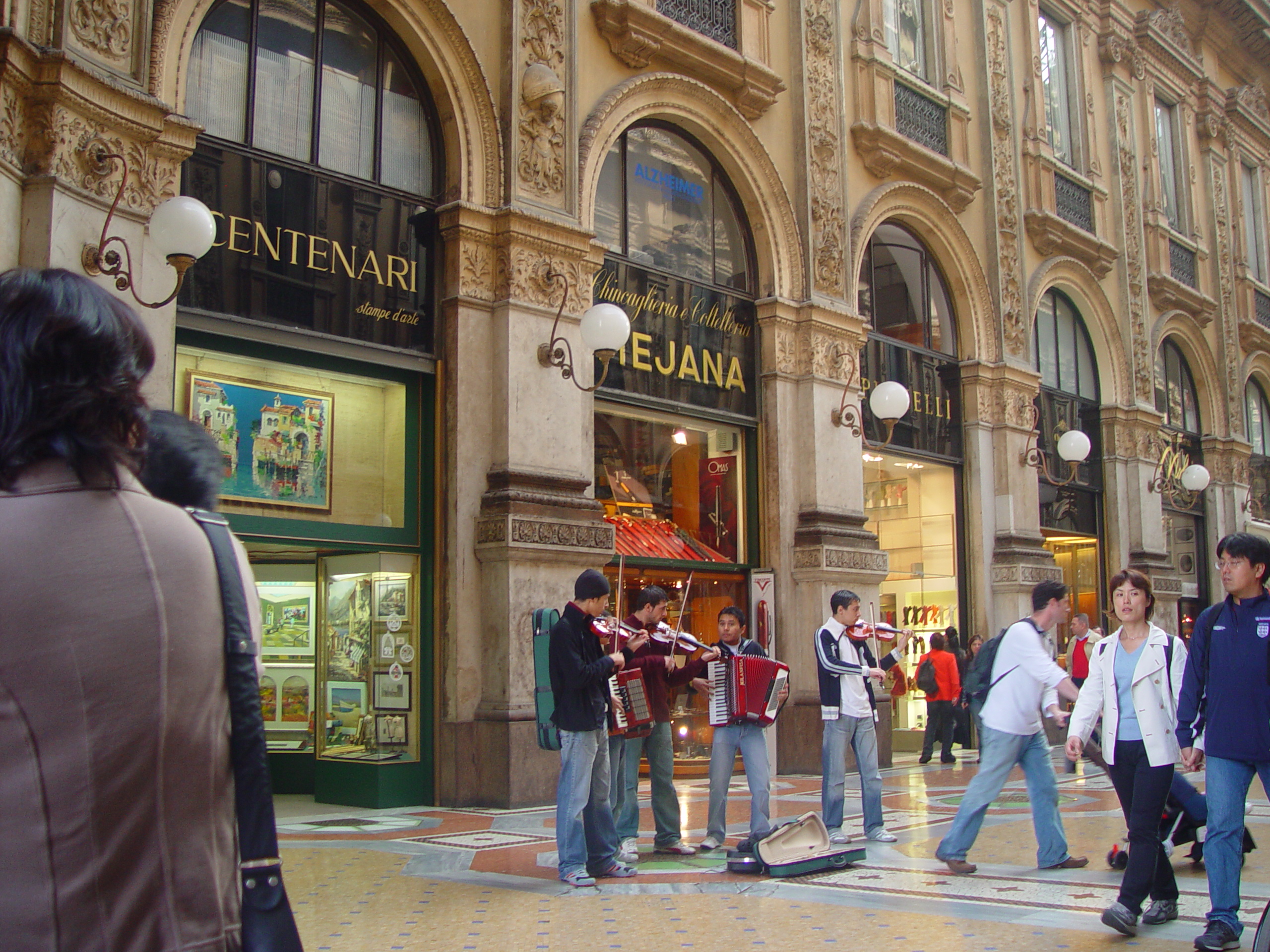 Europe Trip 2005 - Italy (Milan - Duomo, Galleria Vittorio Emanuele, Italian Pizza, La Scala, Leonardo's 