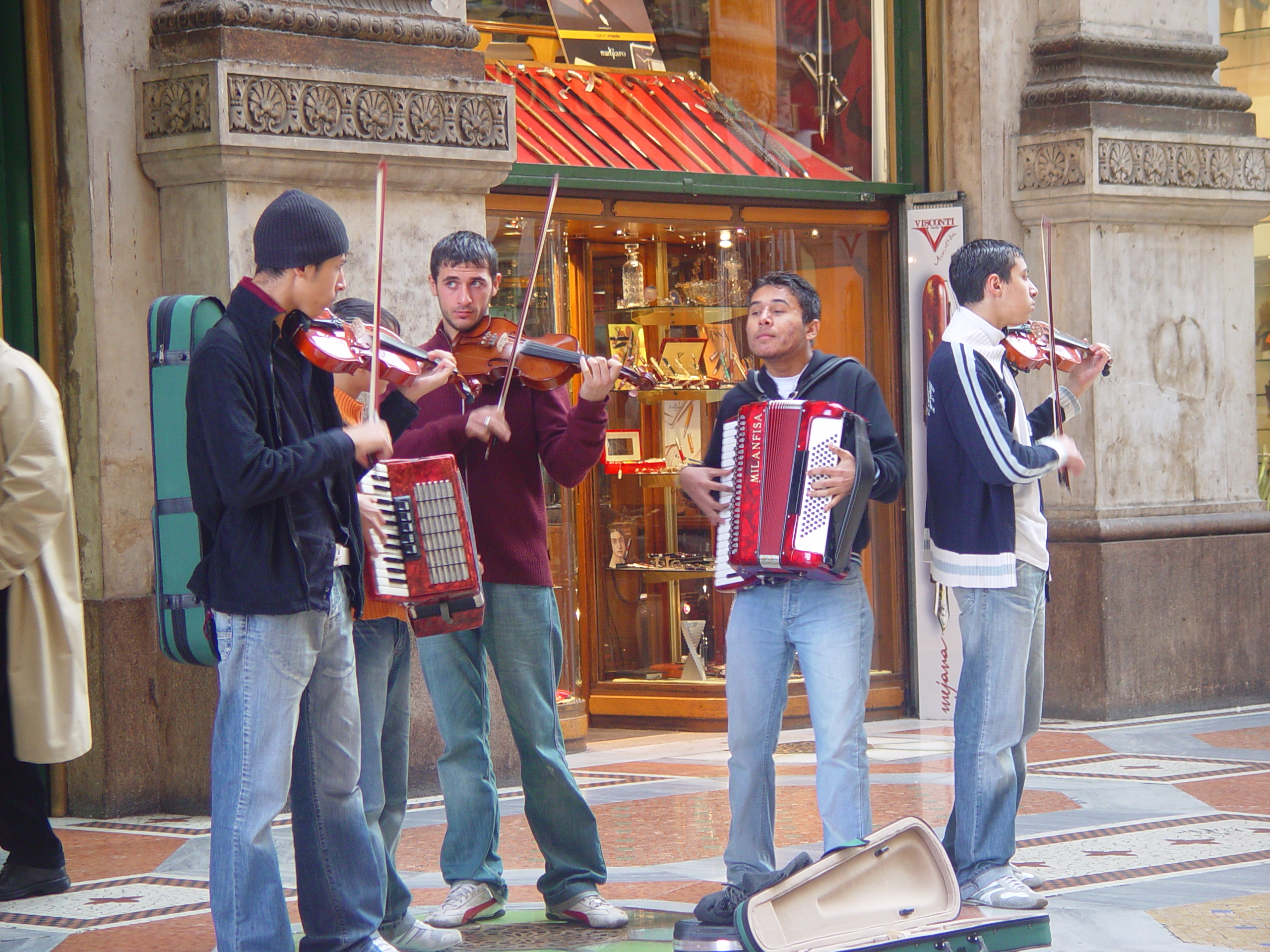 Europe Trip 2005 - Italy (Milan - Duomo, Galleria Vittorio Emanuele, Italian Pizza, La Scala, Leonardo's 