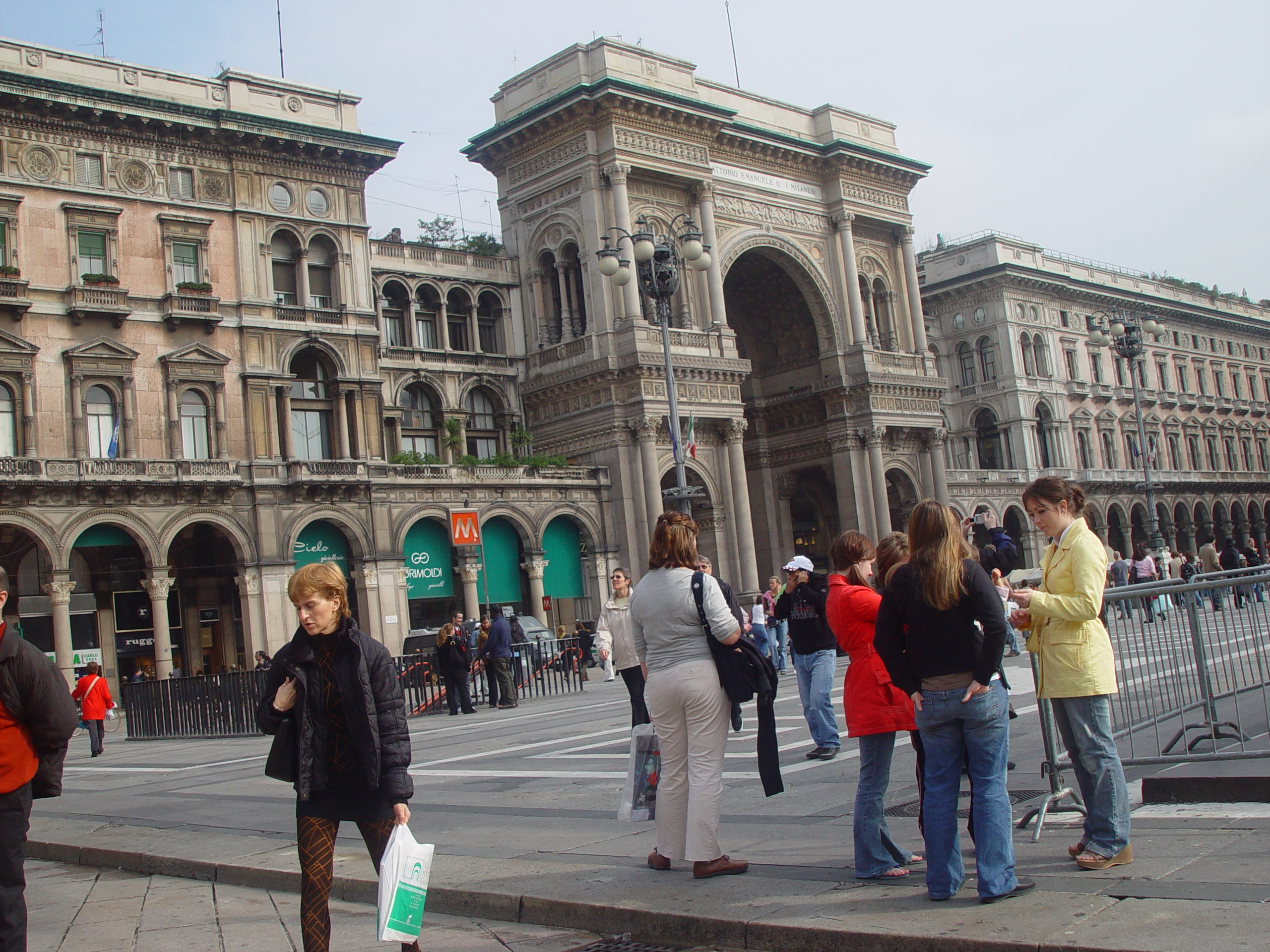 Europe Trip 2005 - Italy (Milan - Duomo, Galleria Vittorio Emanuele, Italian Pizza, La Scala, Leonardo's 