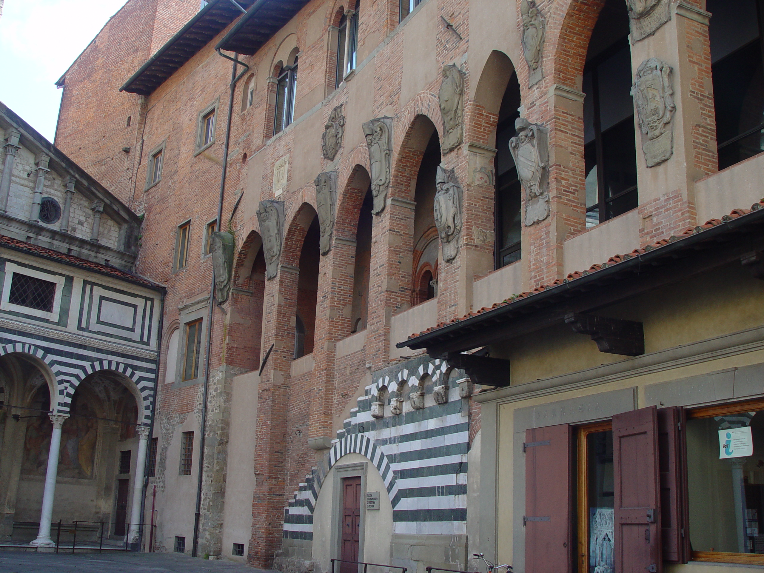 Europe Trip 2005 - Italy (Downtown Pistoia, Lo Storno Restaurant, Italian Riviera - The Cinque Terre - Vernazza)