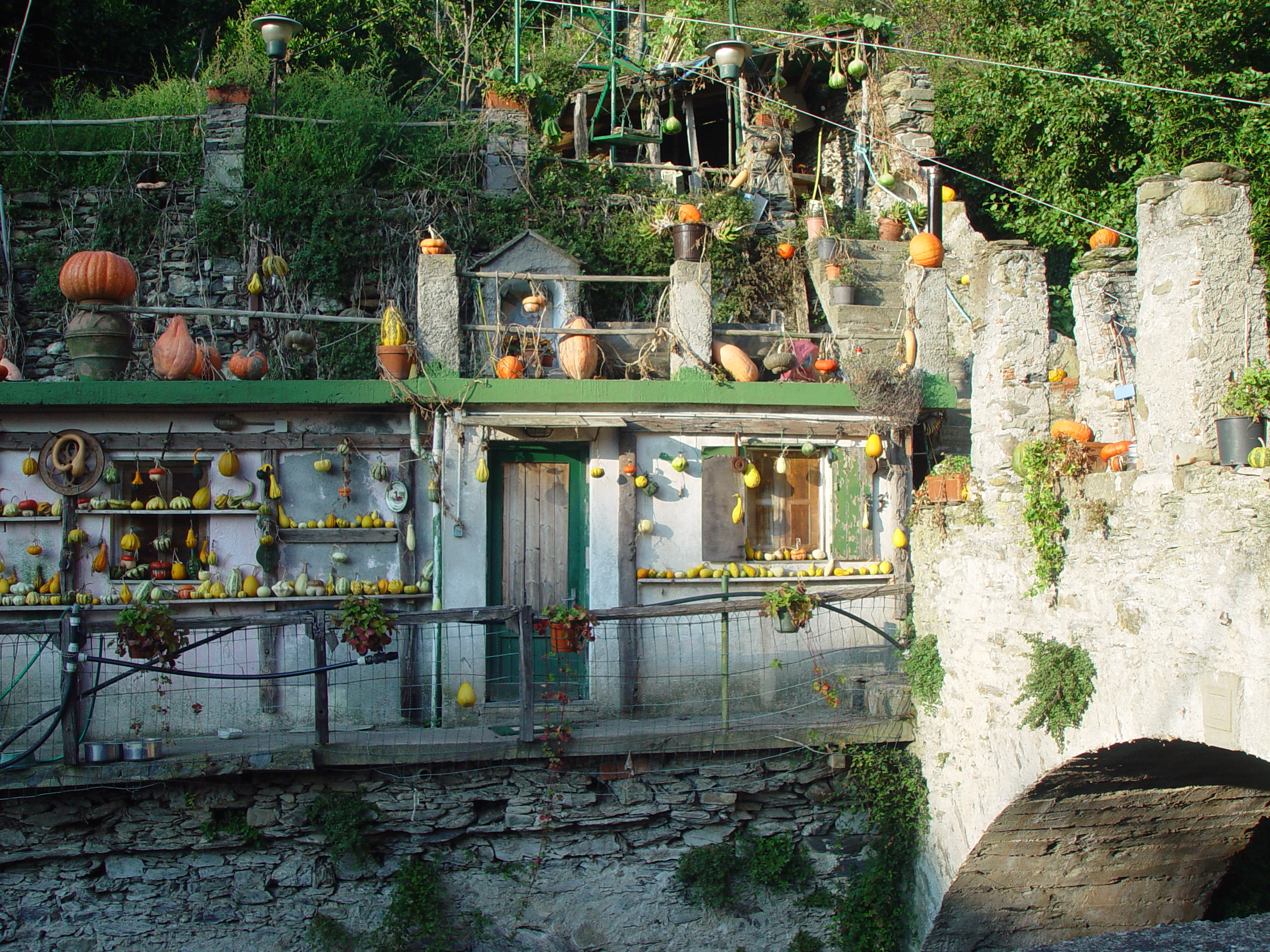 Europe Trip 2005 - Italy (Downtown Pistoia, Lo Storno Restaurant, Italian Riviera - The Cinque Terre - Vernazza)