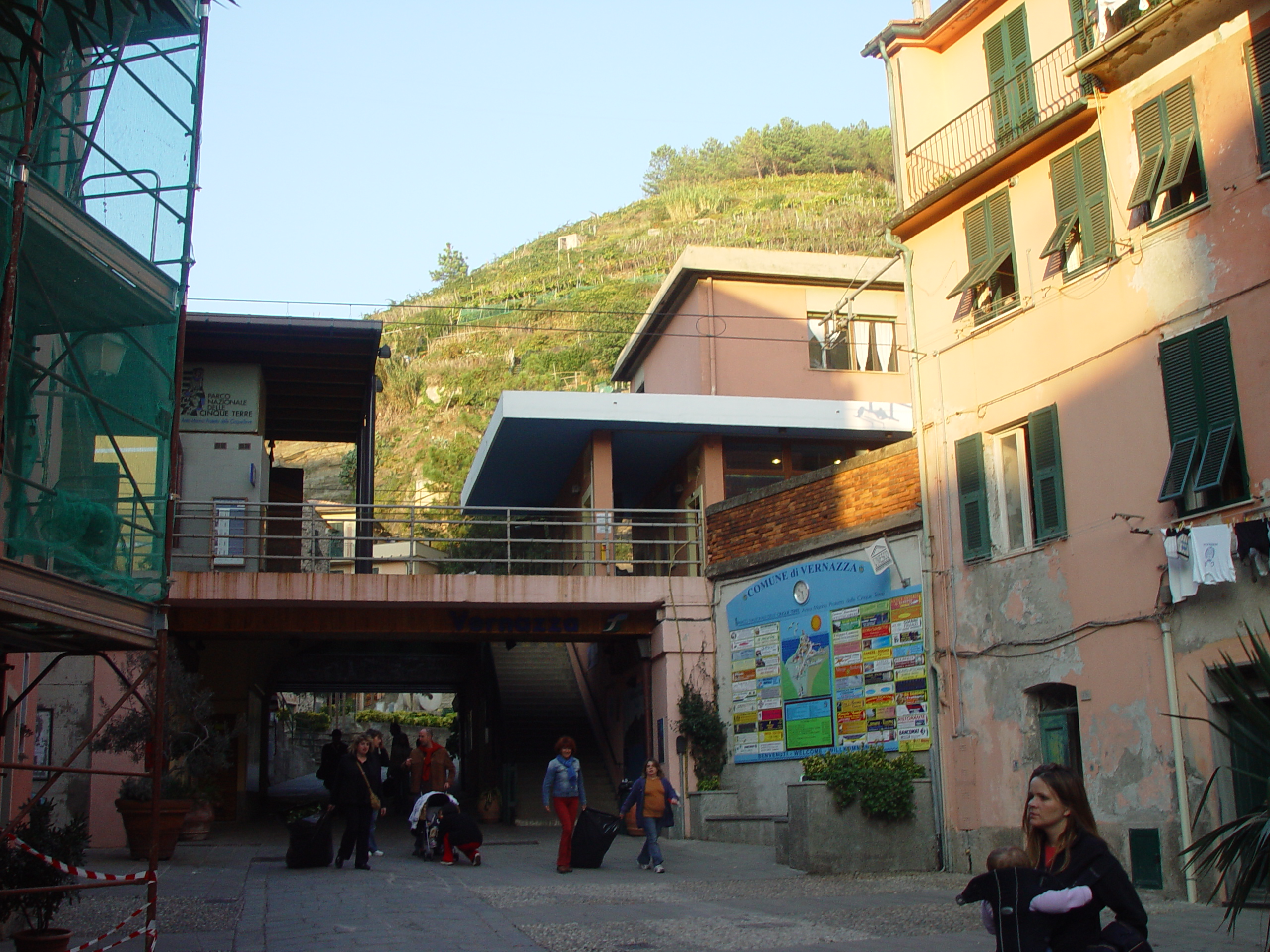 Europe Trip 2005 - Italy (Downtown Pistoia, Lo Storno Restaurant, Italian Riviera - The Cinque Terre - Vernazza)