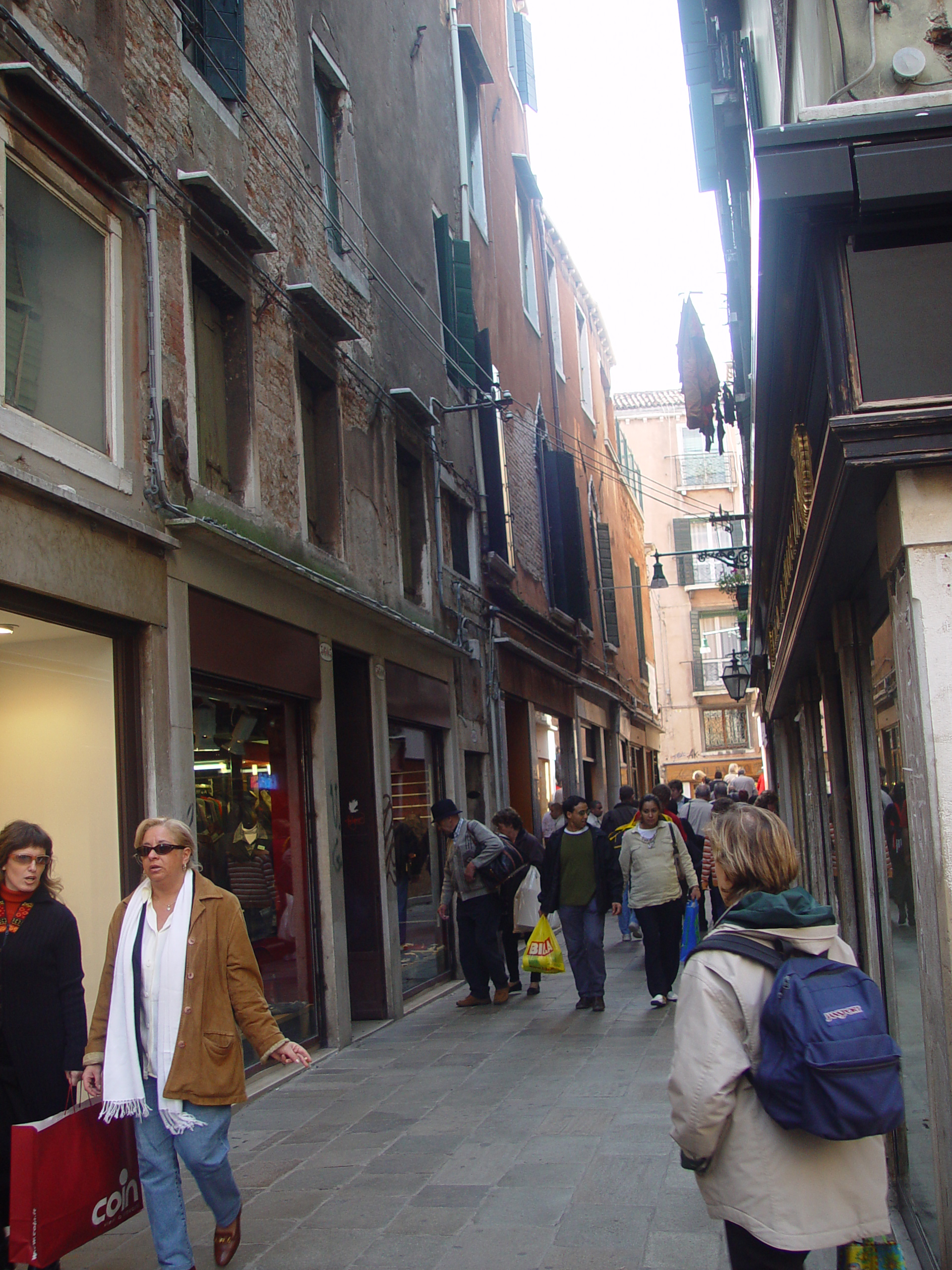 Europe Trip 2005 - Italy (Venice - Pigeons, St Mark's Basilica / Square / Clocktower, Gondola Ride, Gelato)