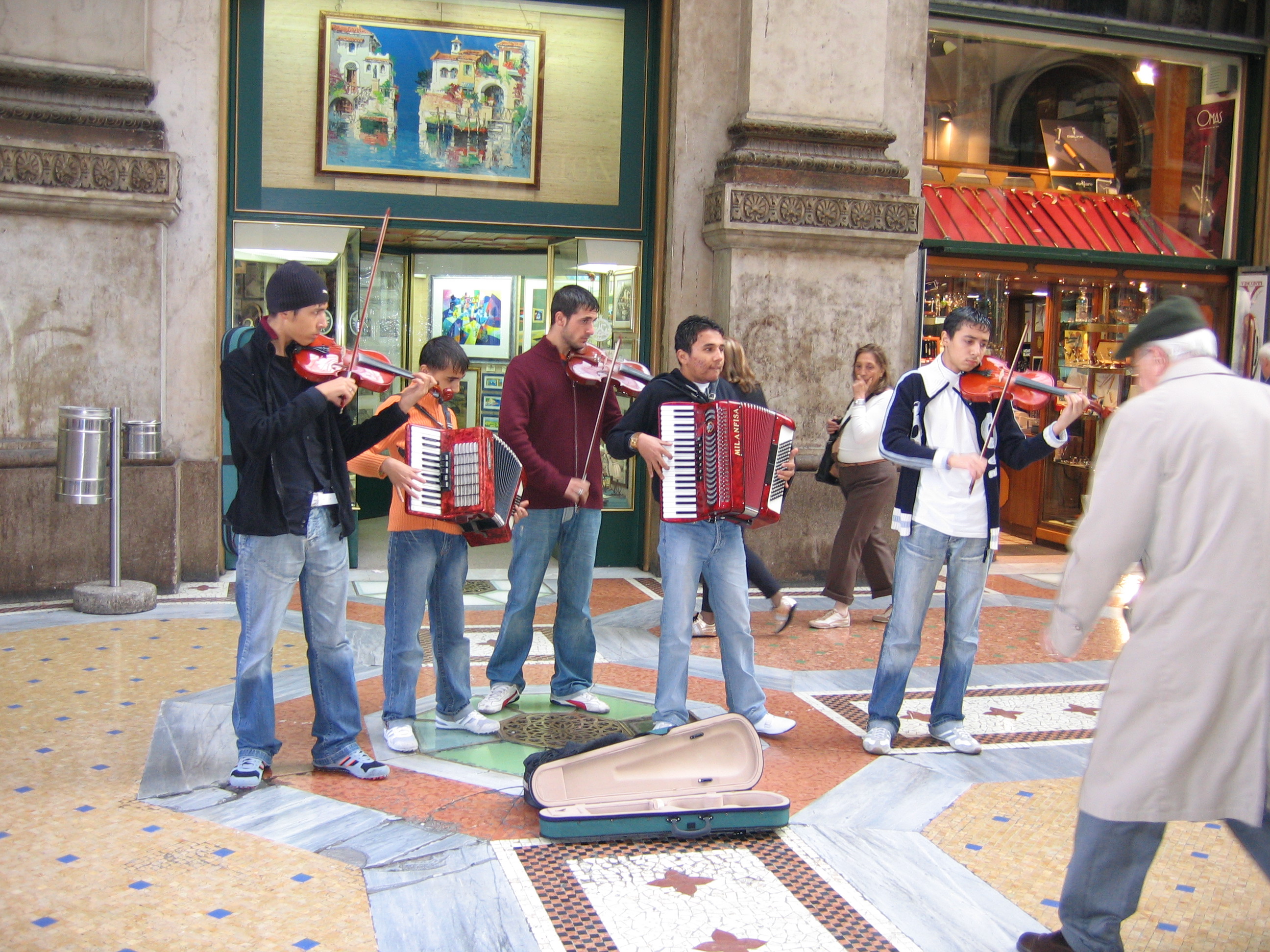 Europe Trip 2005 - Italy (Milan - Duomo, Galleria Vittorio Emanuele, Italian Pizza, La Scala, Leonardo's 