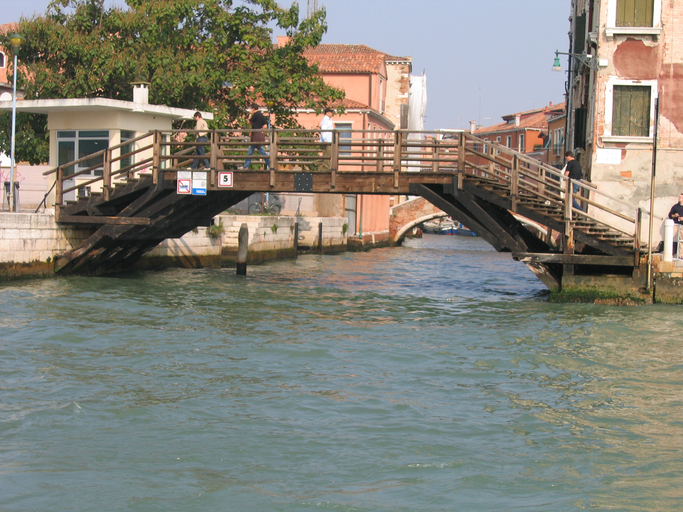 Europe Trip 2005 - Italy (Venice - Pigeons, St Mark's Basilica / Square / Clocktower, Gondola Ride, Gelato)