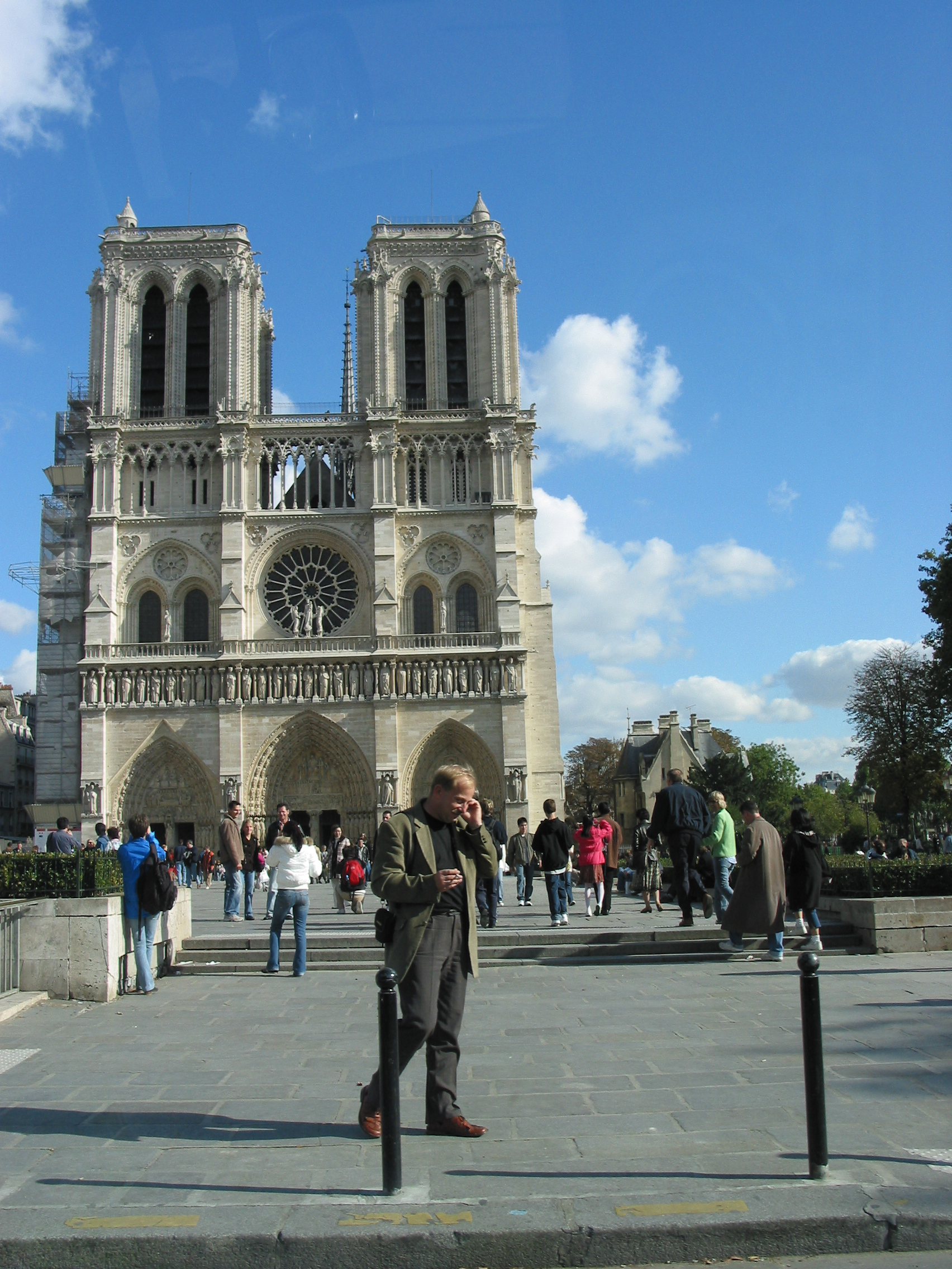 Europe Trip 2005 - France (Paris - Louvre Museum, Notre Dame de Paris, The Crazy Dancing Man)