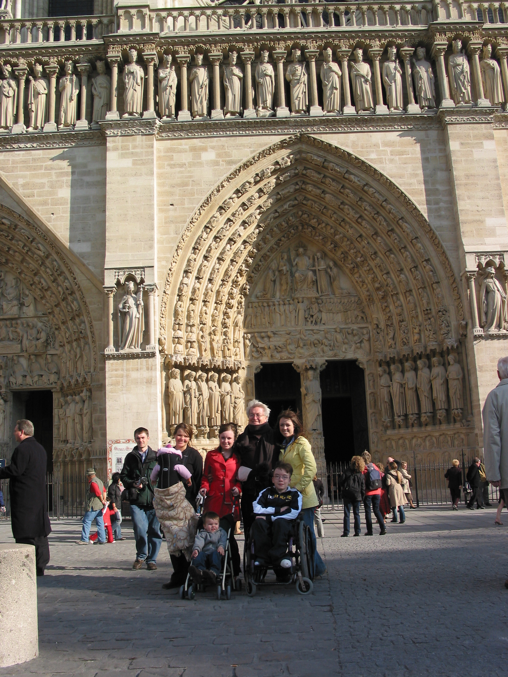 Europe Trip 2005 - France (Paris - Louvre Museum, Notre Dame de Paris, The Crazy Dancing Man)