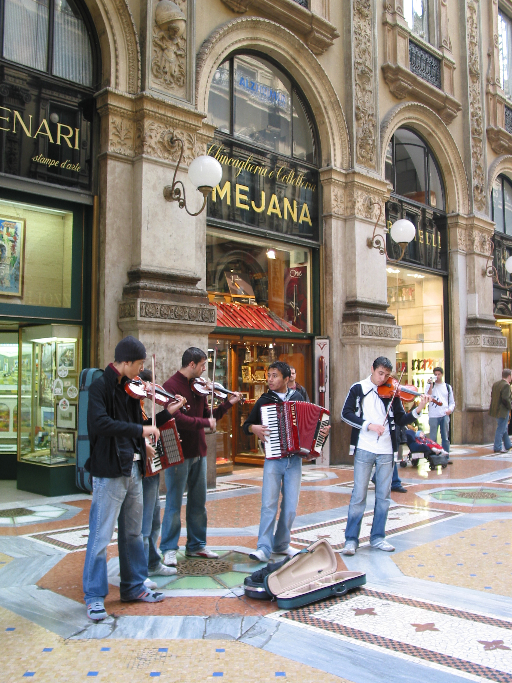 Europe Trip 2005 - Italy (Milan - Duomo, Galleria Vittorio Emanuele, Italian Pizza, La Scala, Leonardo's 