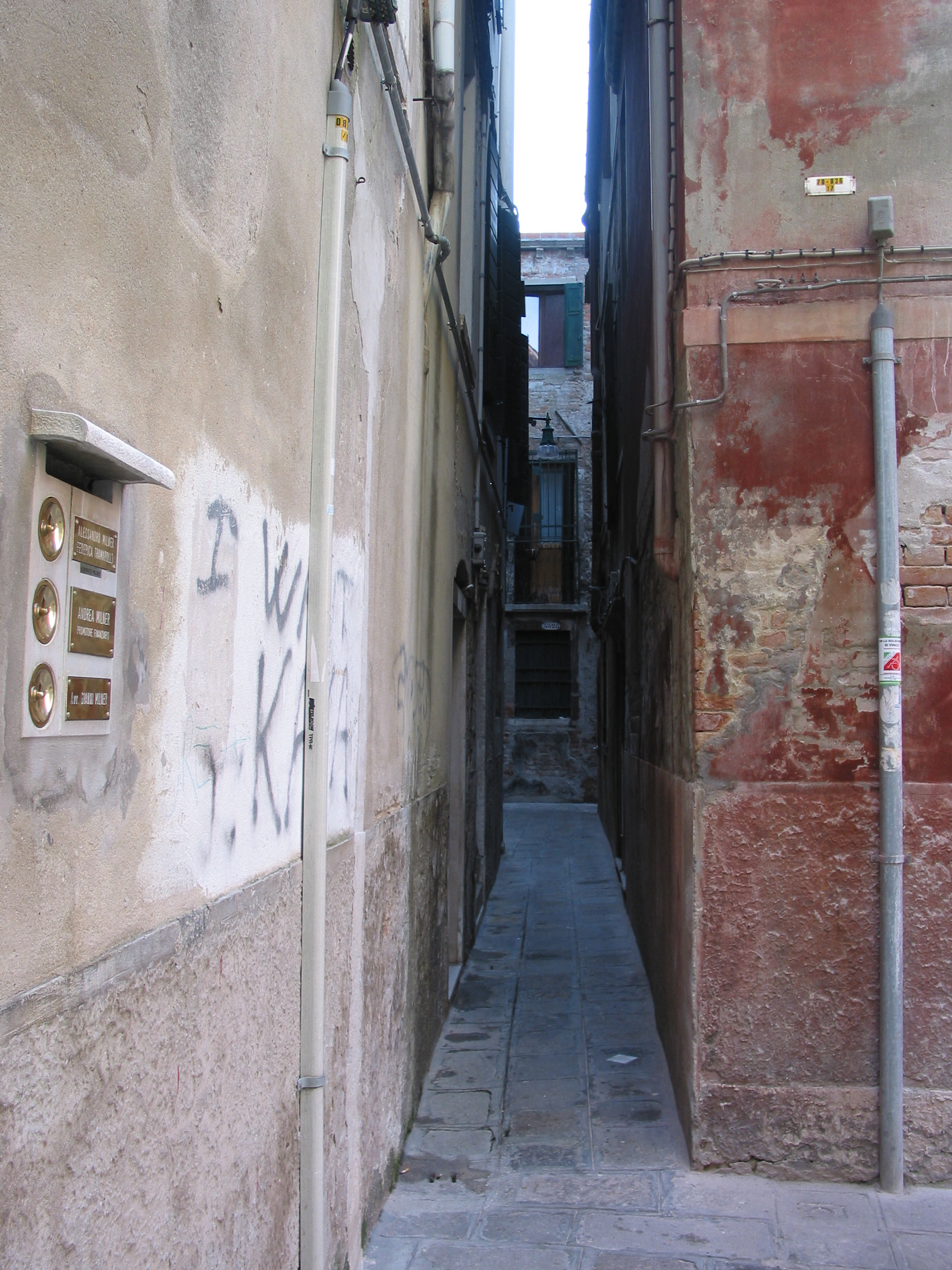 Europe Trip 2005 - Italy (Venice - Pigeons, St Mark's Basilica / Square / Clocktower, Gondola Ride, Gelato)