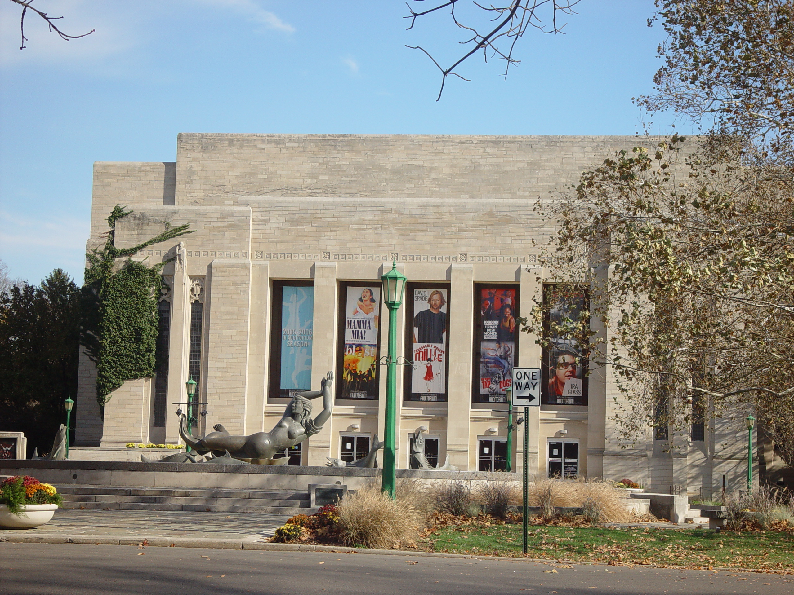 Trip to Bloomington, Indiana to see Vanessa in Macbeth