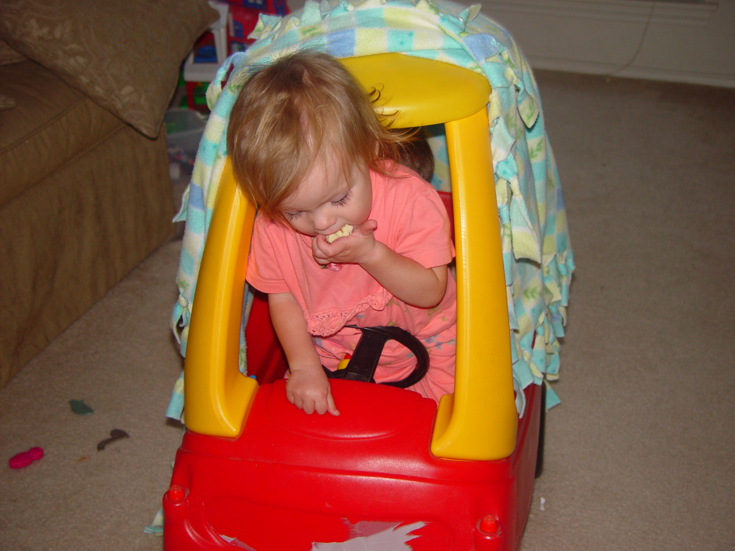 Amber Comes to Visit, A Playhouse!!