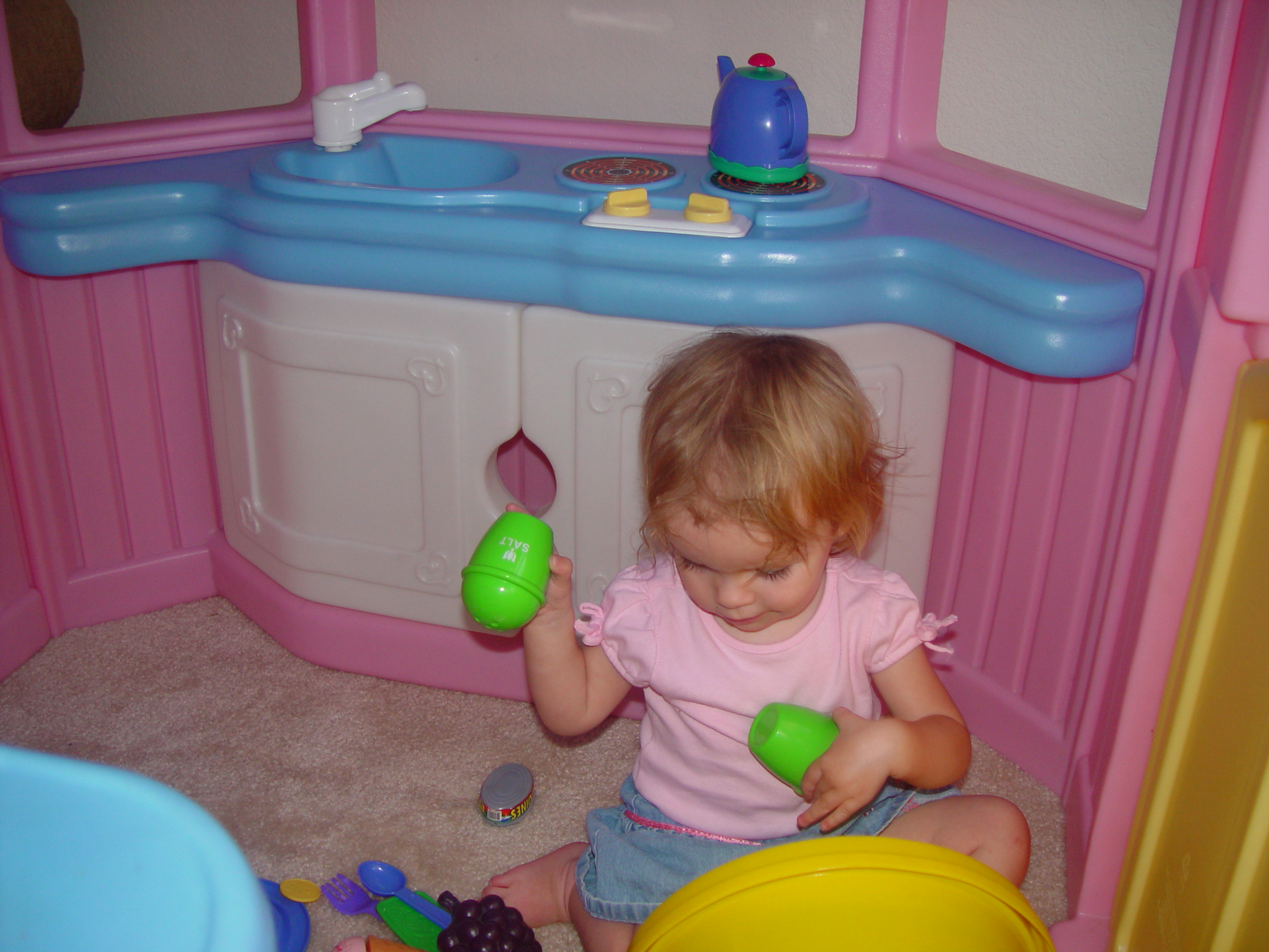 Amber Comes to Visit, A Playhouse!!