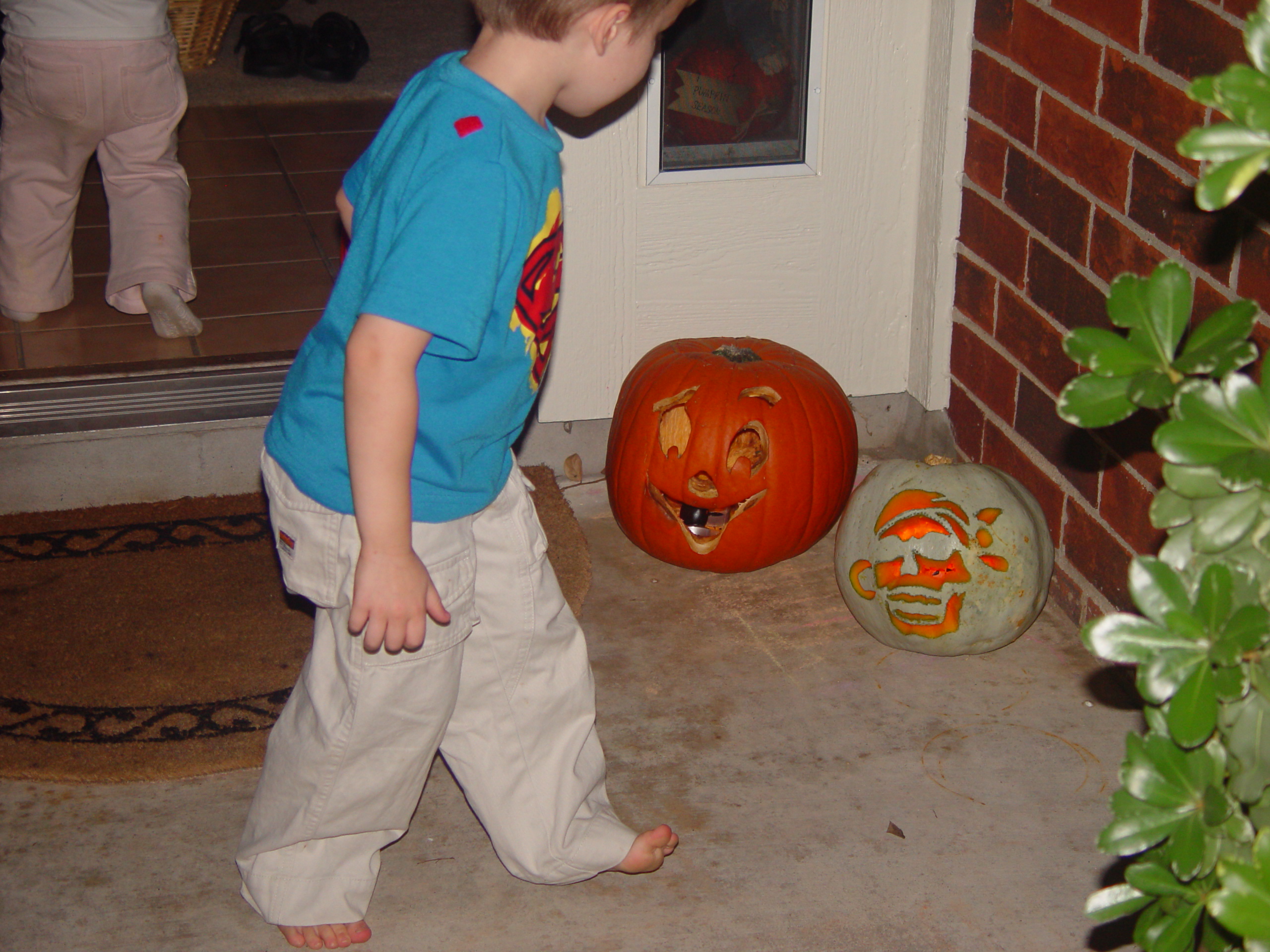 Halloween 2006 - Trunk or Treat, Carving Pumpkins with Meghann & Kanak, IBM, Nacho's Stretchy Pants, Trick or Treat
