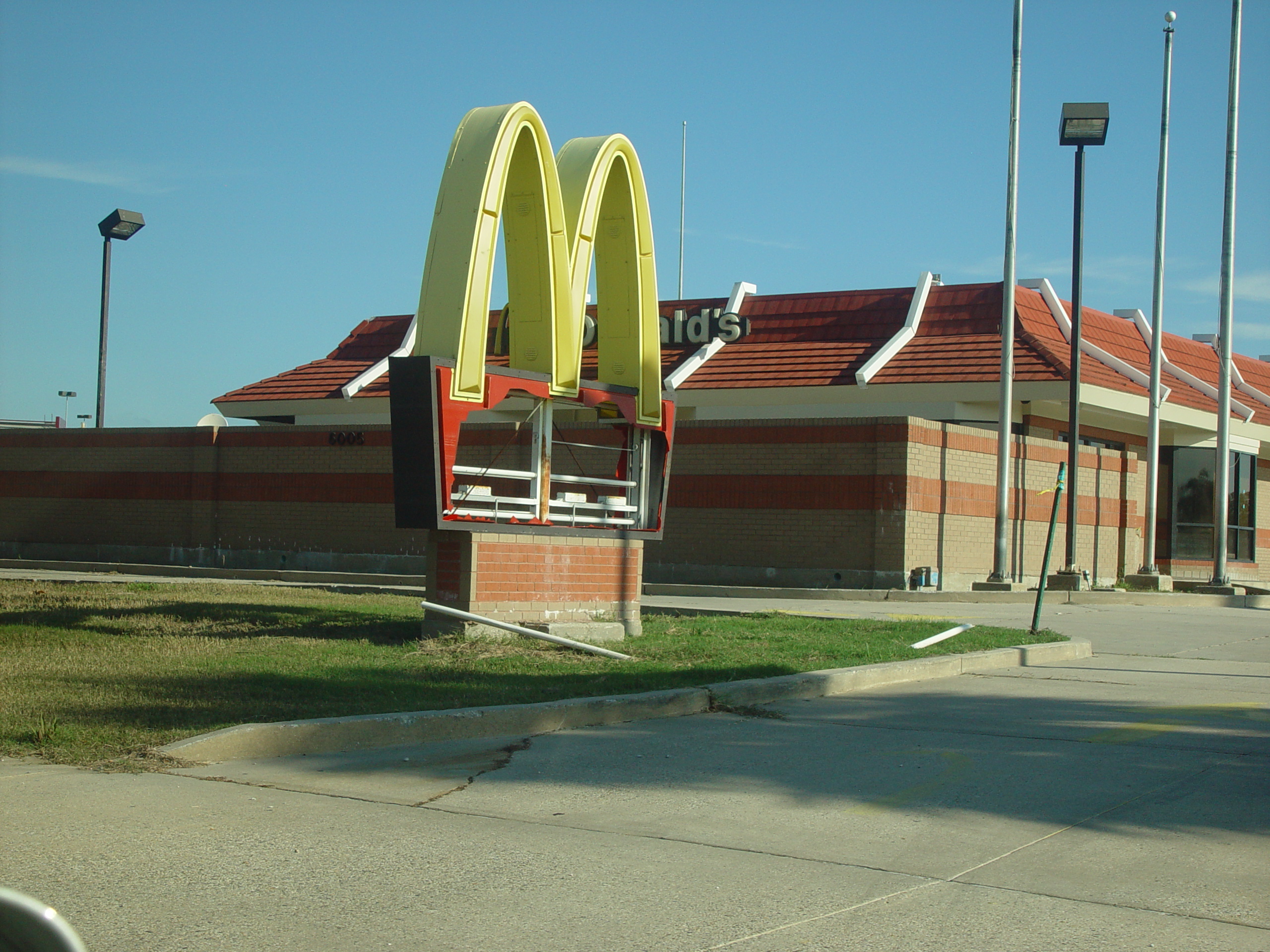 New Orleans Trip - Day 4 (Hurricane Katrina Devastation, Graveyards, Garden District, Oak Alley Plantation, Cajun Food)