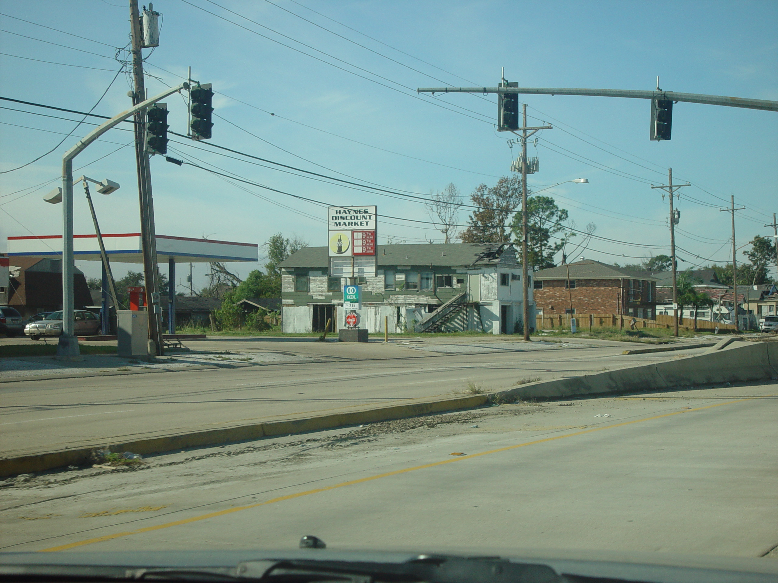 New Orleans Trip - Day 4 (Hurricane Katrina Devastation, Graveyards, Garden District, Oak Alley Plantation, Cajun Food)