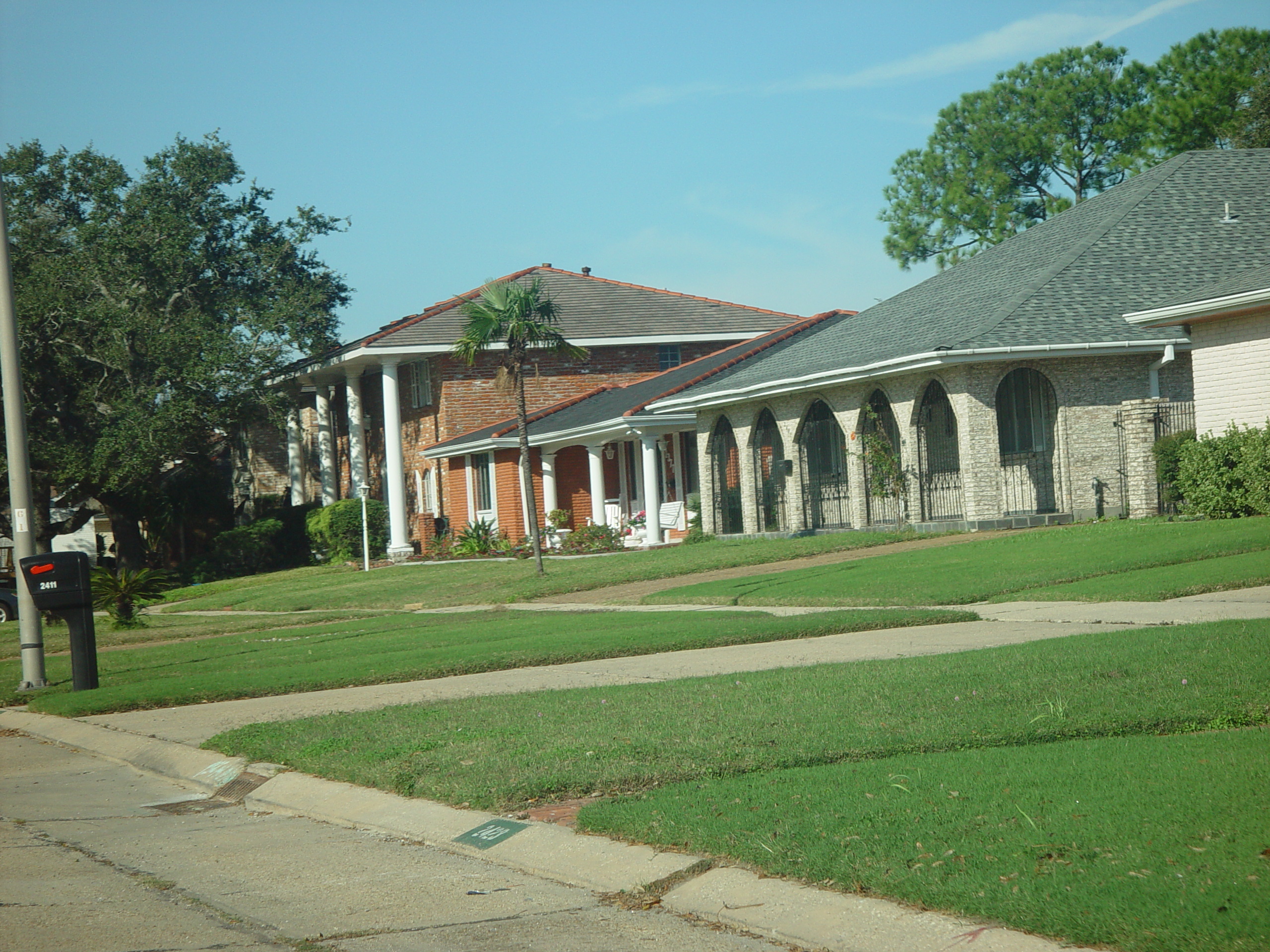 New Orleans Trip - Day 4 (Hurricane Katrina Devastation, Graveyards, Garden District, Oak Alley Plantation, Cajun Food)