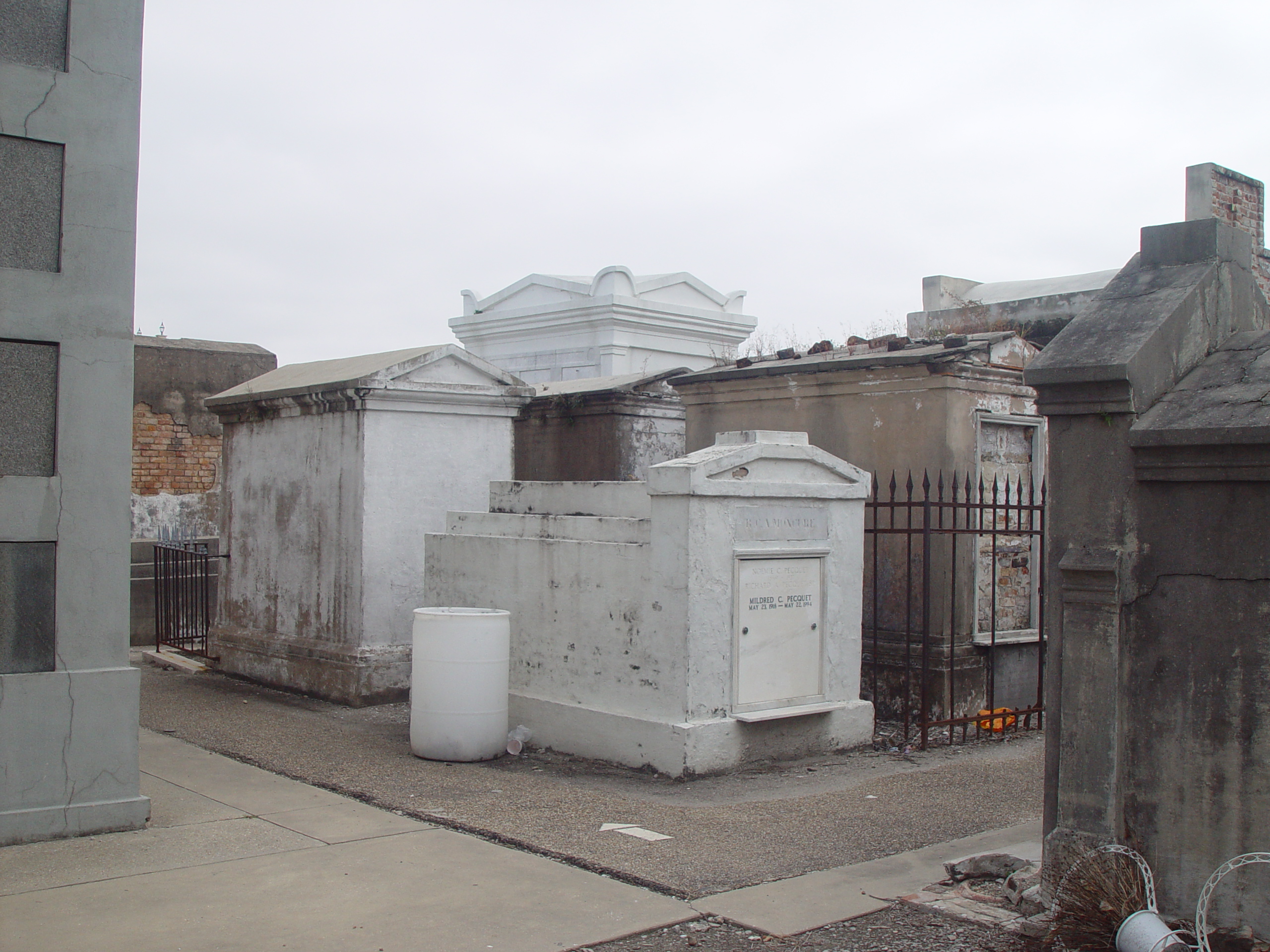 New Orleans Trip - Day 4 (Hurricane Katrina Devastation, Graveyards, Garden District, Oak Alley Plantation, Cajun Food)