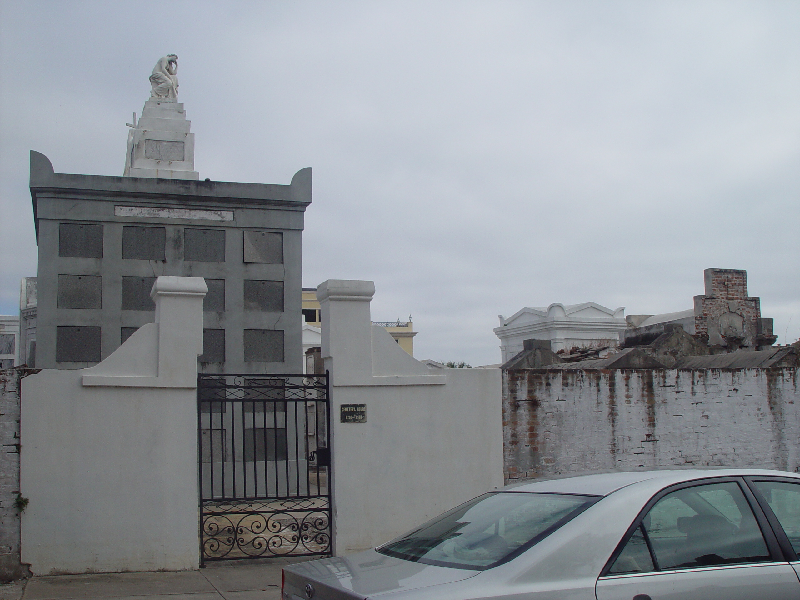 New Orleans Trip - Day 4 (Hurricane Katrina Devastation, Graveyards, Garden District, Oak Alley Plantation, Cajun Food)