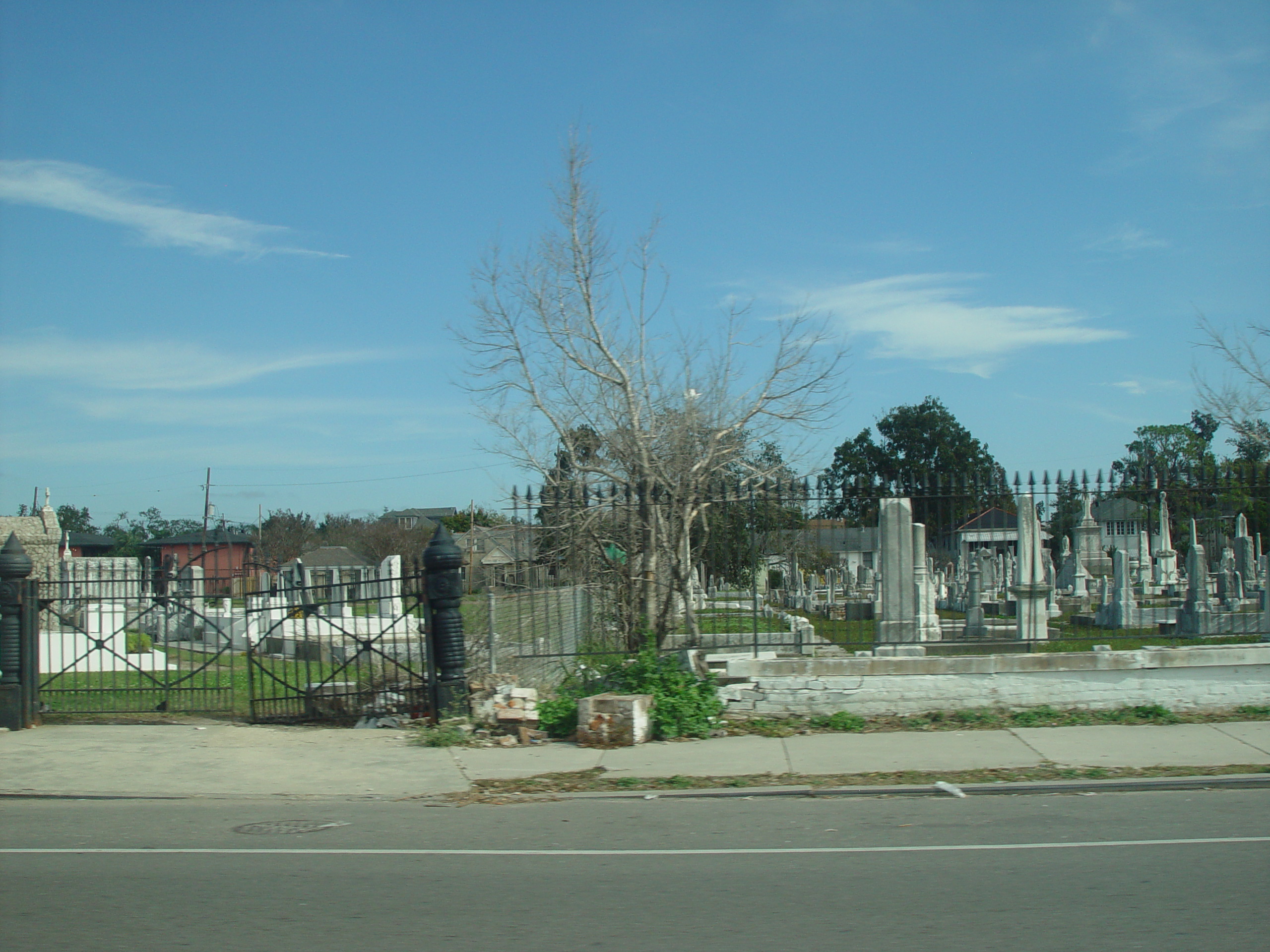 New Orleans Trip - Day 4 (Hurricane Katrina Devastation, Graveyards, Garden District, Oak Alley Plantation, Cajun Food)