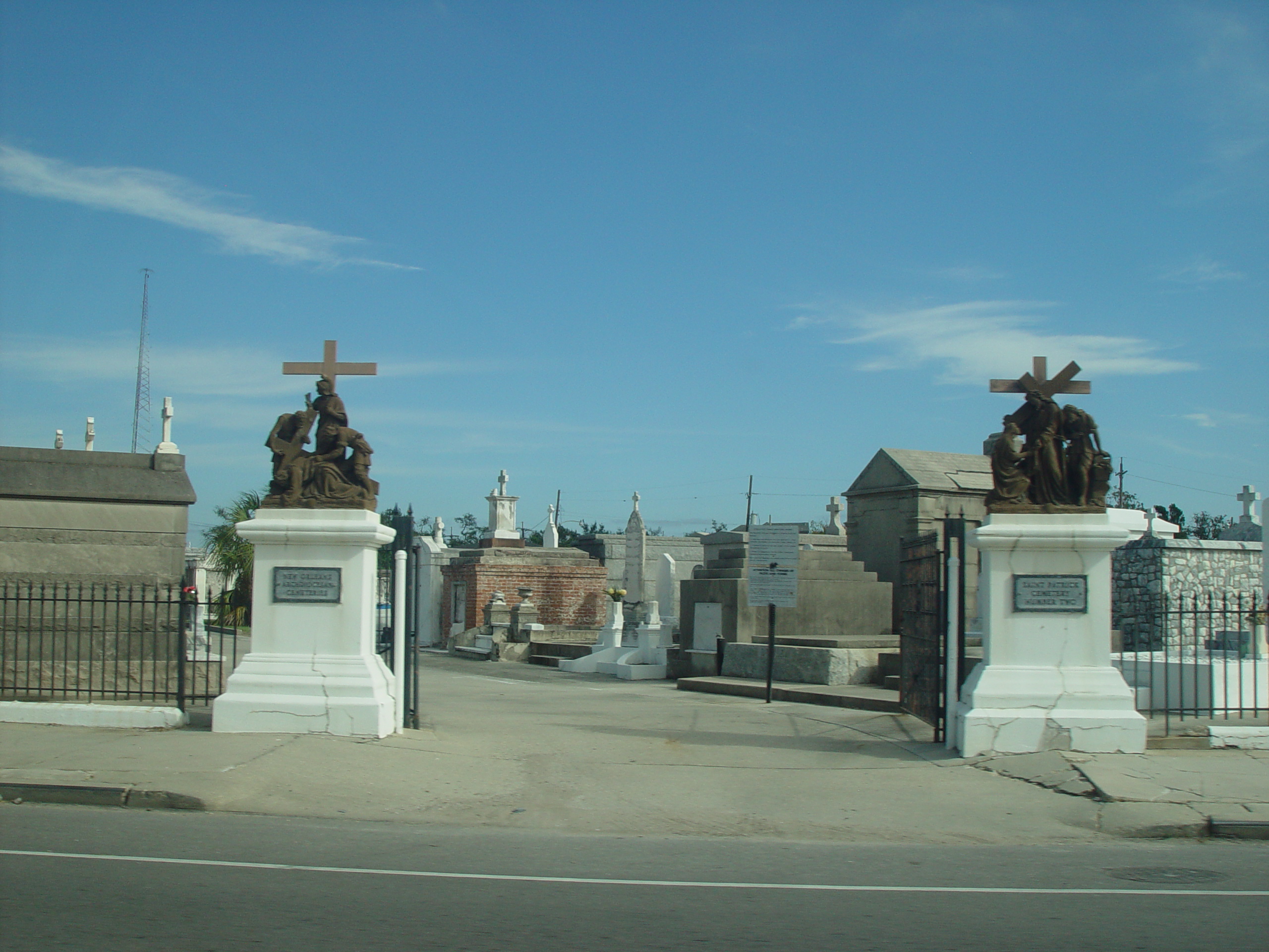 New Orleans Trip - Day 4 (Hurricane Katrina Devastation, Graveyards, Garden District, Oak Alley Plantation, Cajun Food)