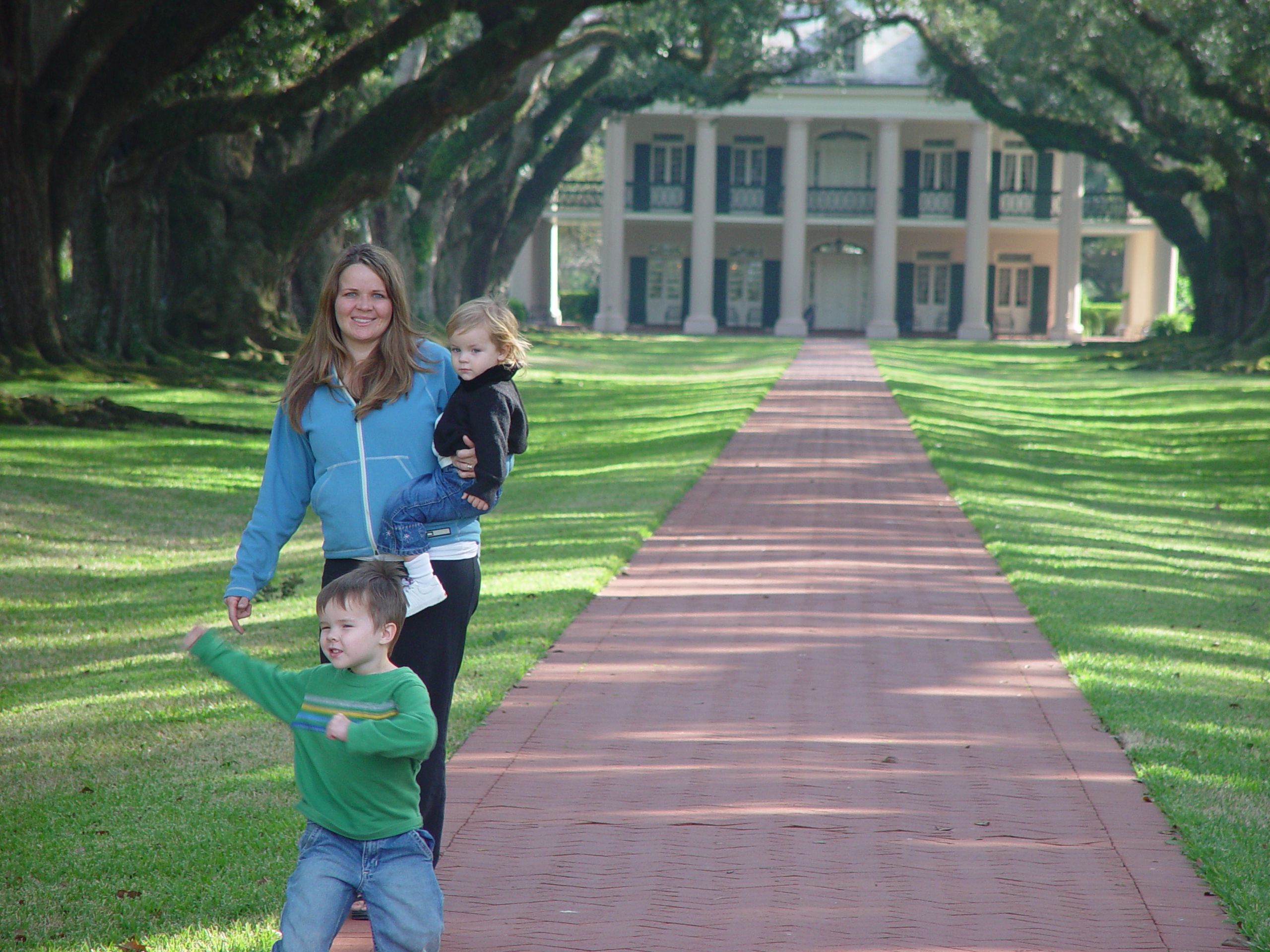 New Orleans Trip - Day 4 (Hurricane Katrina Devastation, Graveyards, Garden District, Oak Alley Plantation, Cajun Food)