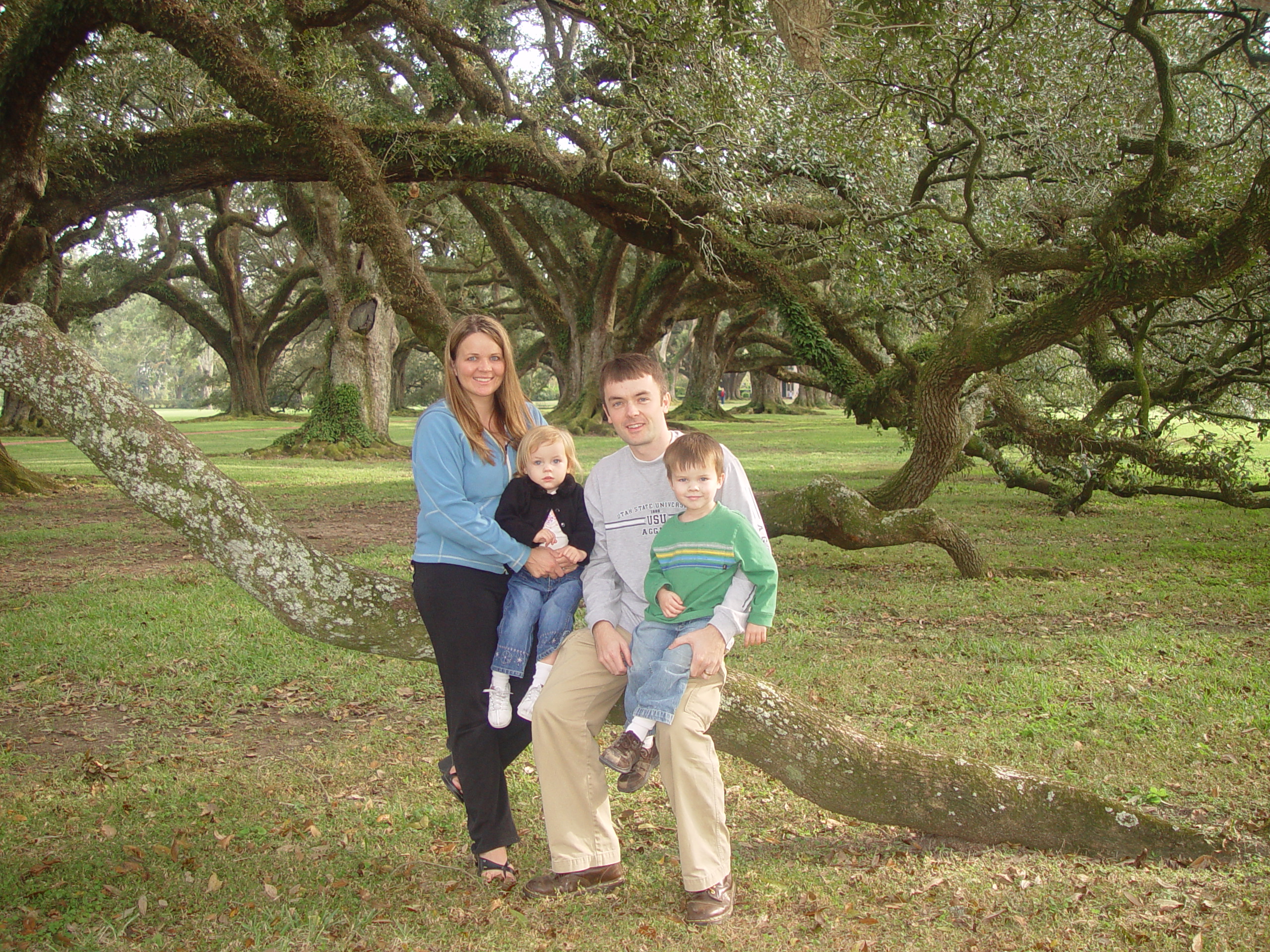 New Orleans Trip - Day 4 (Hurricane Katrina Devastation, Graveyards, Garden District, Oak Alley Plantation, Cajun Food)