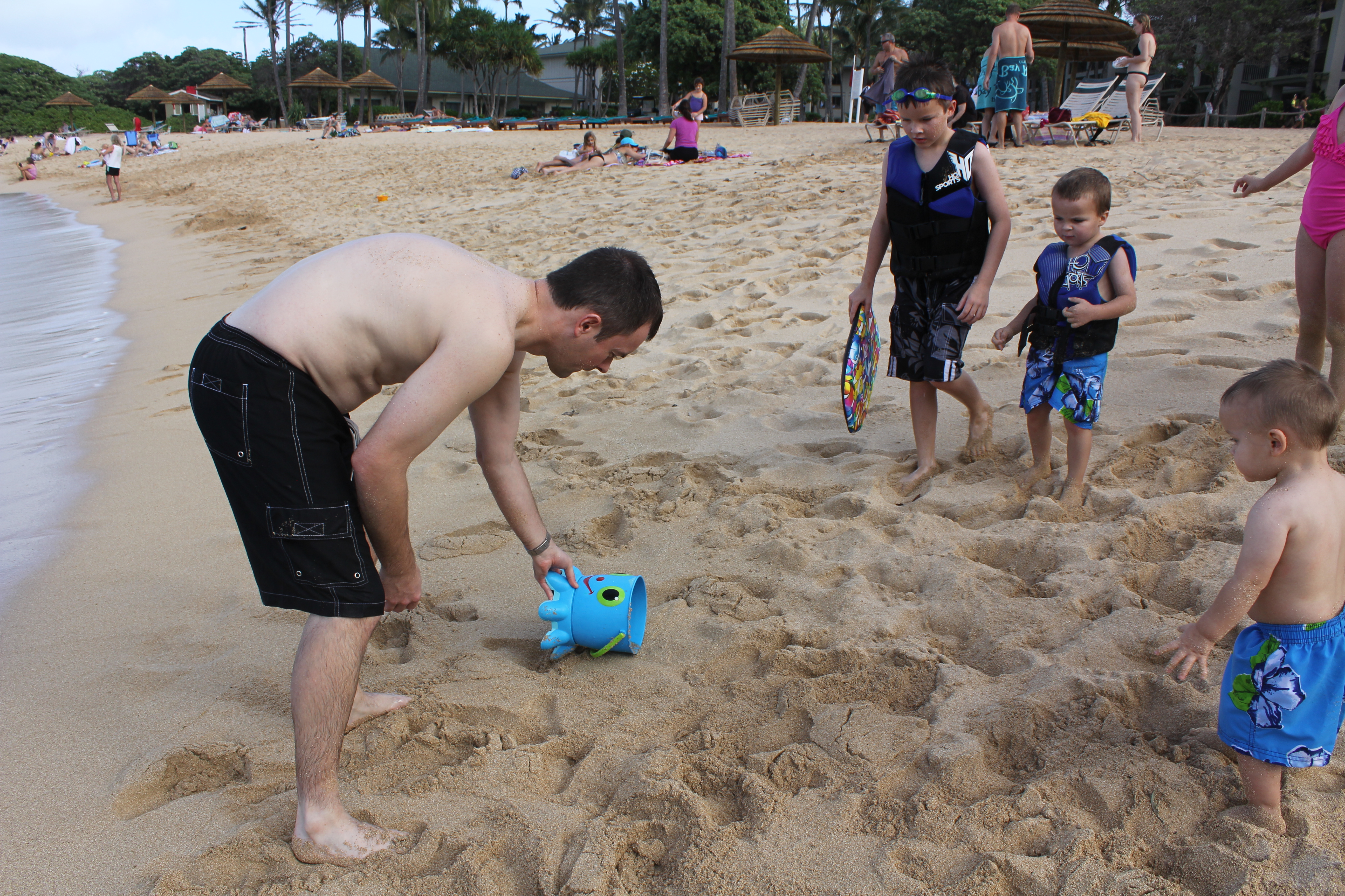 2012 Hawaii Family Trip - Day 2 (Turtle Bay Resort, Breakfast @ Hukilau Cafe, Playing on the Beach, Catching Crabs)