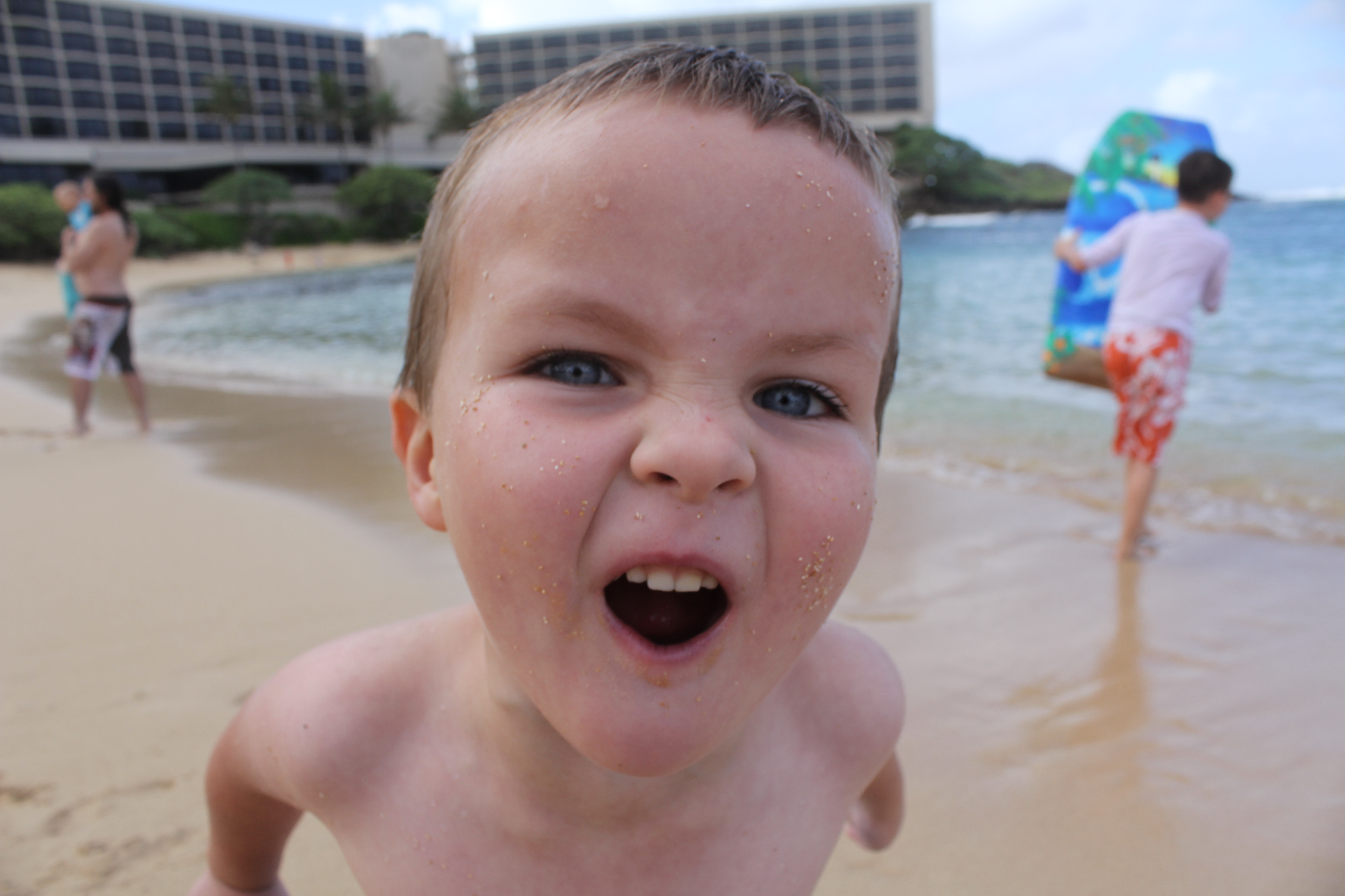 2012 Hawaii Family Trip - Day 8 (Bodyboarding, Playing on the Beach, Gecko, Making Fruit Smoothies)