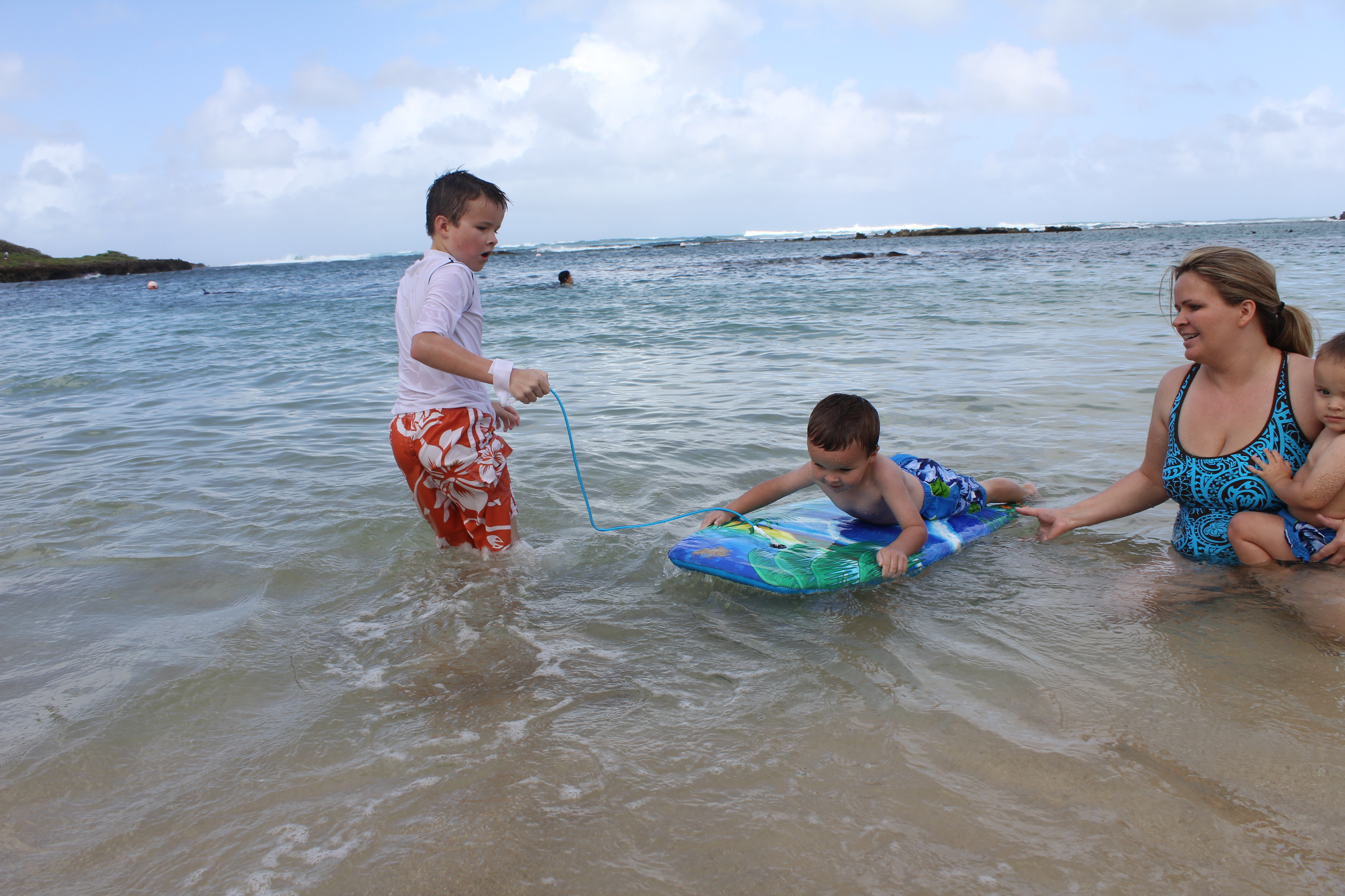 2012 Hawaii Family Trip - Day 8 (Bodyboarding, Playing on the Beach, Gecko, Making Fruit Smoothies)