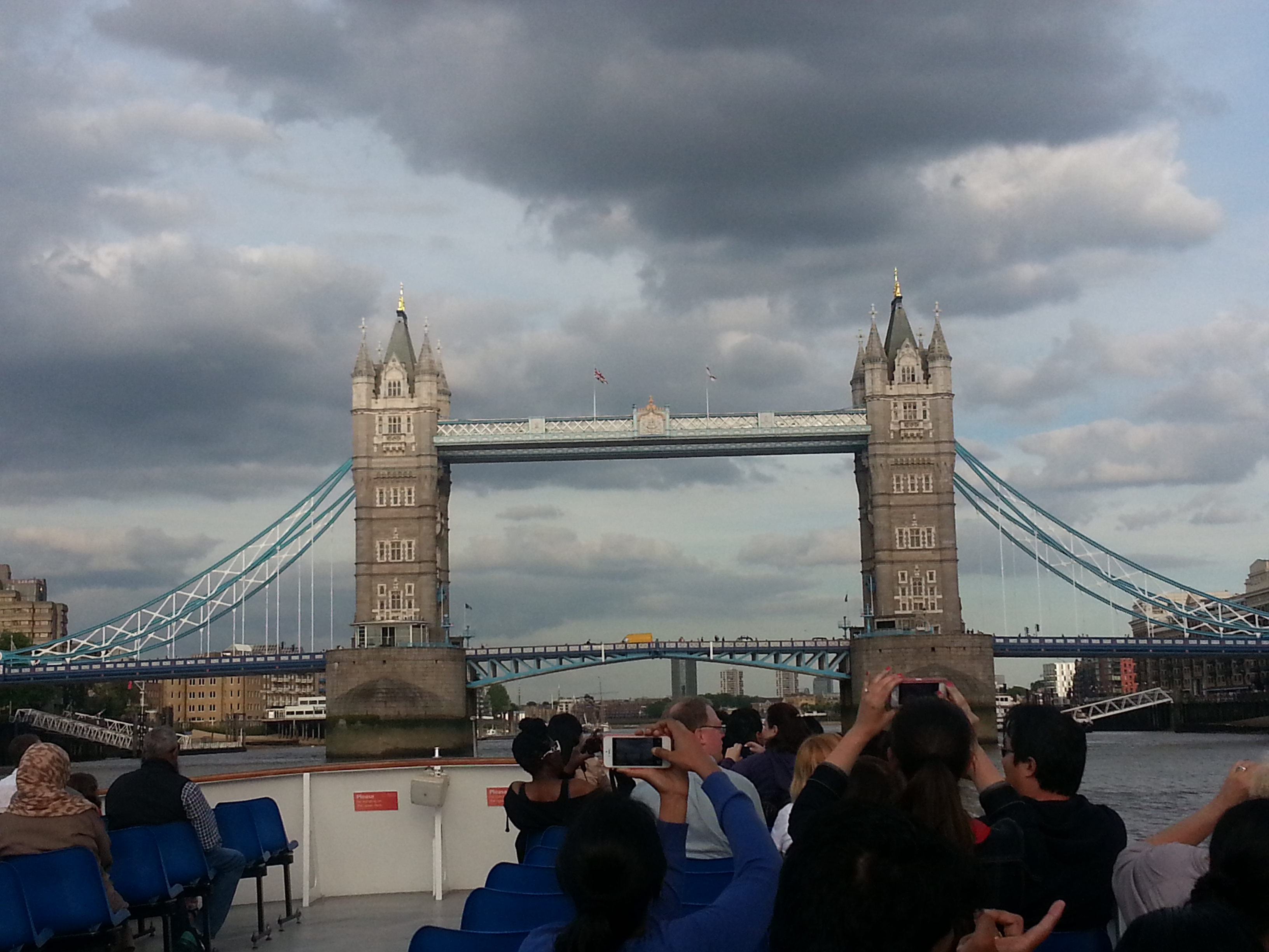 2014 Europe Trip Day 8 - England (London Gatwick Airport, Buckingham Palace, Riding the Tube - London Underground, Mister Whippy Ice Cream, Thames River Cruise, The London Eye, Harry Potter Platform 9 3/4, Vimto)