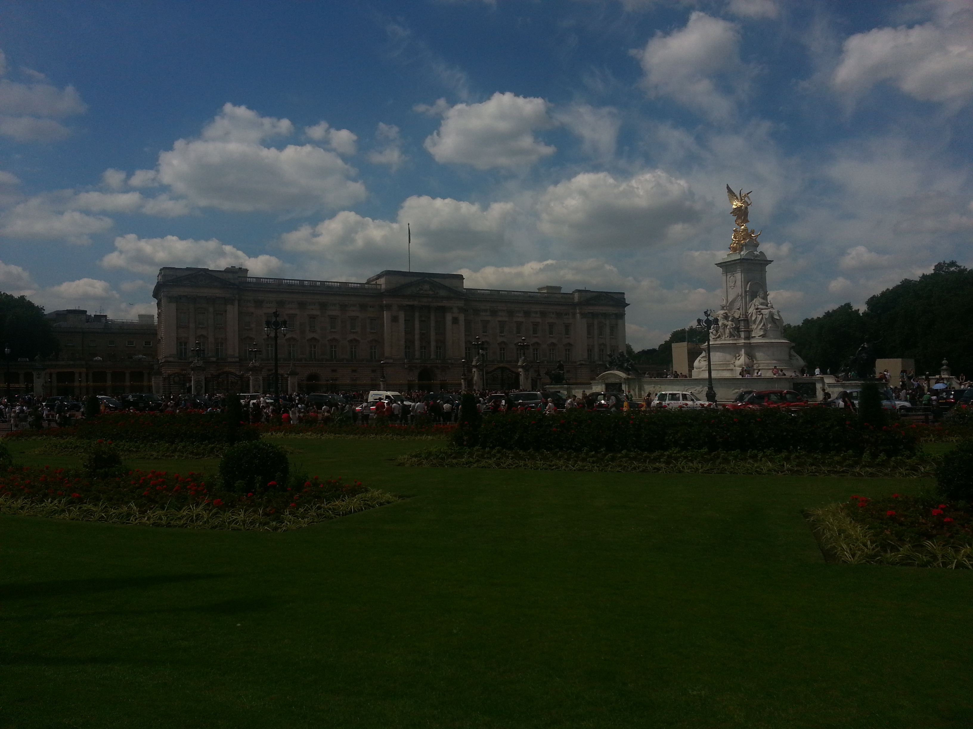 2014 Europe Trip Day 10 - England (J.K. Rowling Home, Changing of the Guard - Buckingham Palace, Hamleys of London (Oldest & Largest Toy Shop in World), Piccadilly Circus, Leicester Square, Trafalgar Square, Big Ben, Indian Food, Tunnock's Caramel Wafers)