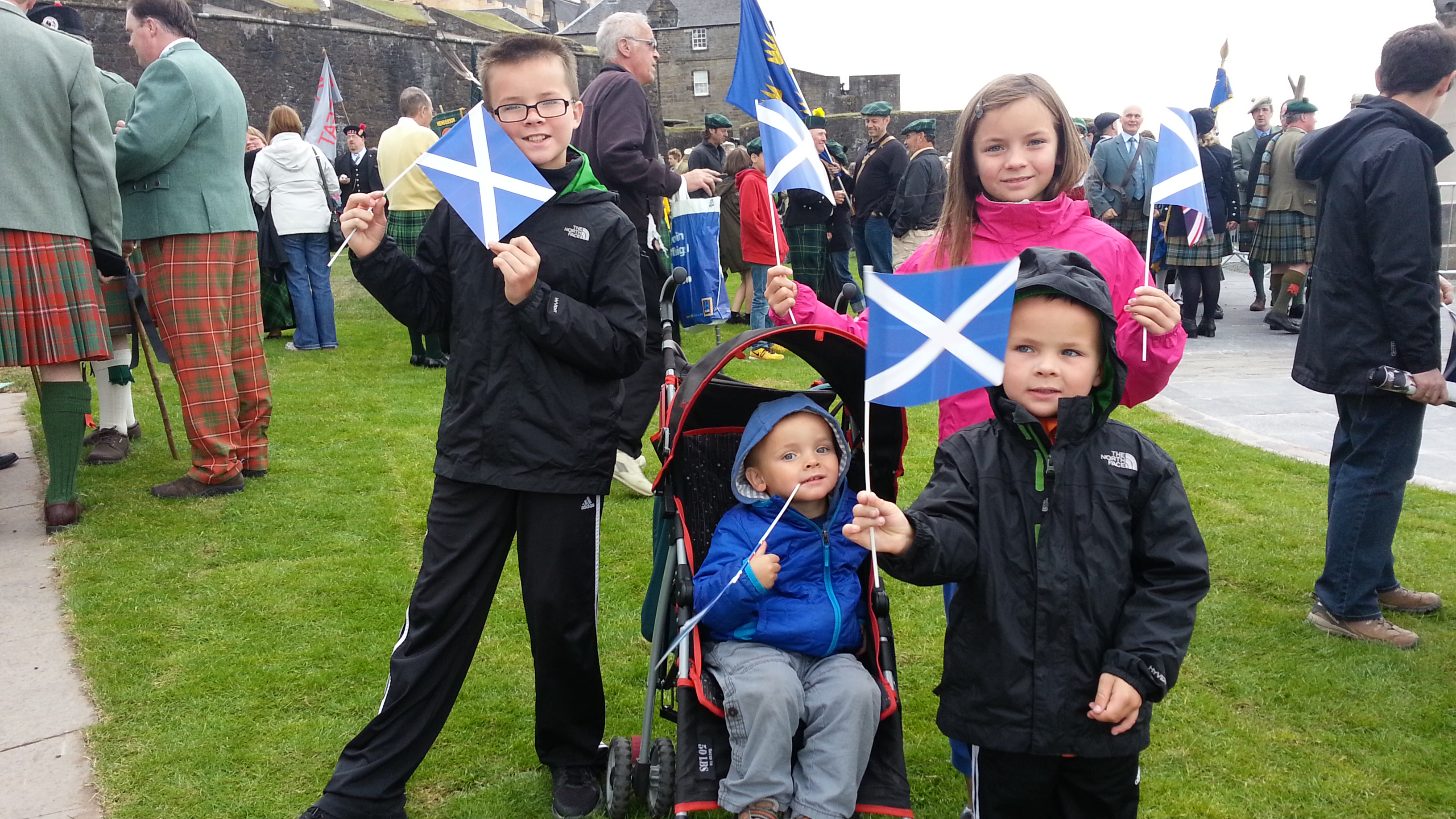 2014 Europe Trip Day 24 - Scotland (Crookston Castle, Paisley Missionary Flat (Walker Street), Lawn Bowling Pitch, Irn Bru, Church of the Holy Rude, Stirling Castle, 2014 Pipefest Stirling)